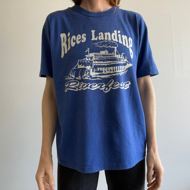 T-shirt à col roulé des années 1980 Rices Landing Riverfest par Russell