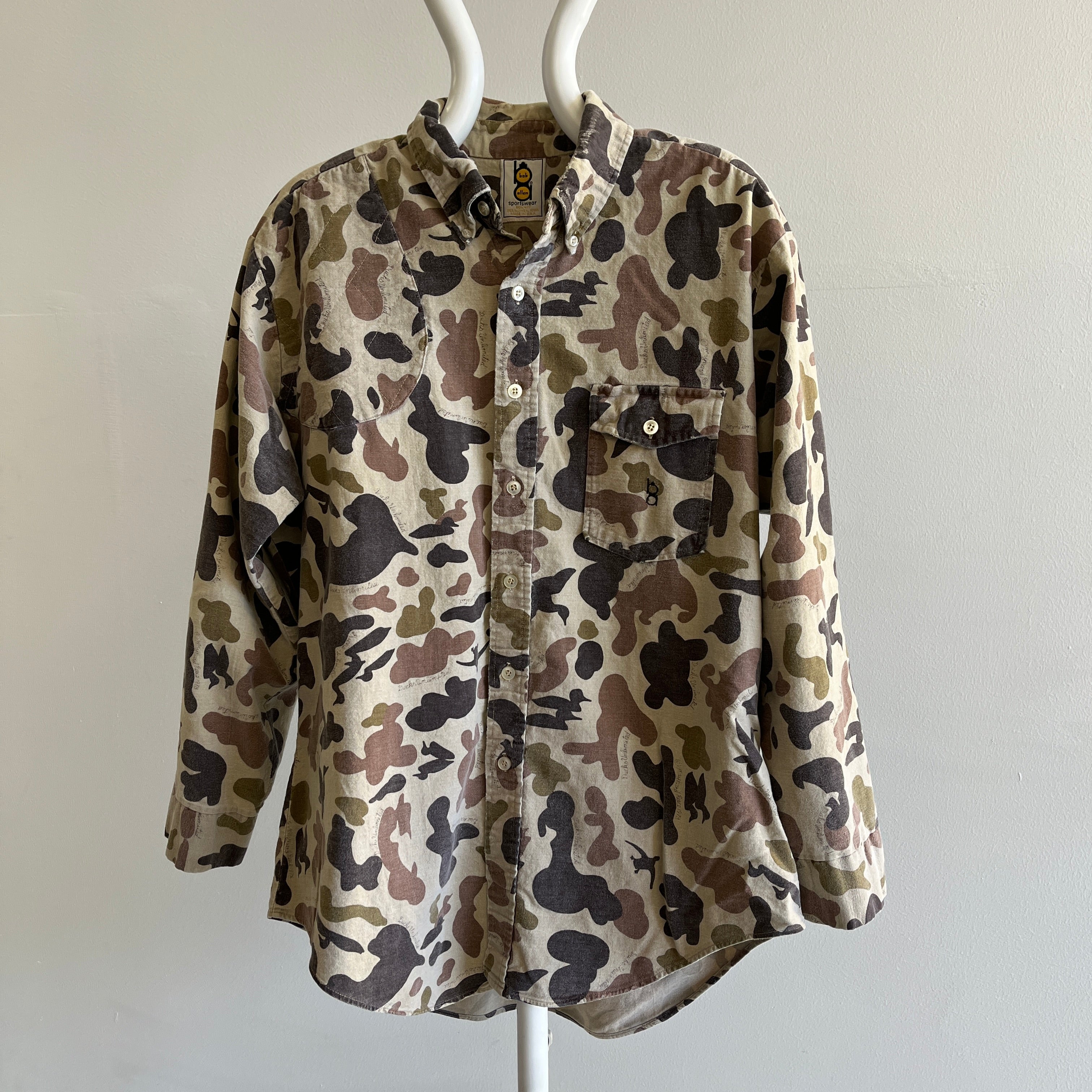 1980s Bob Allen Camo Button Down - C'est dans les détails !