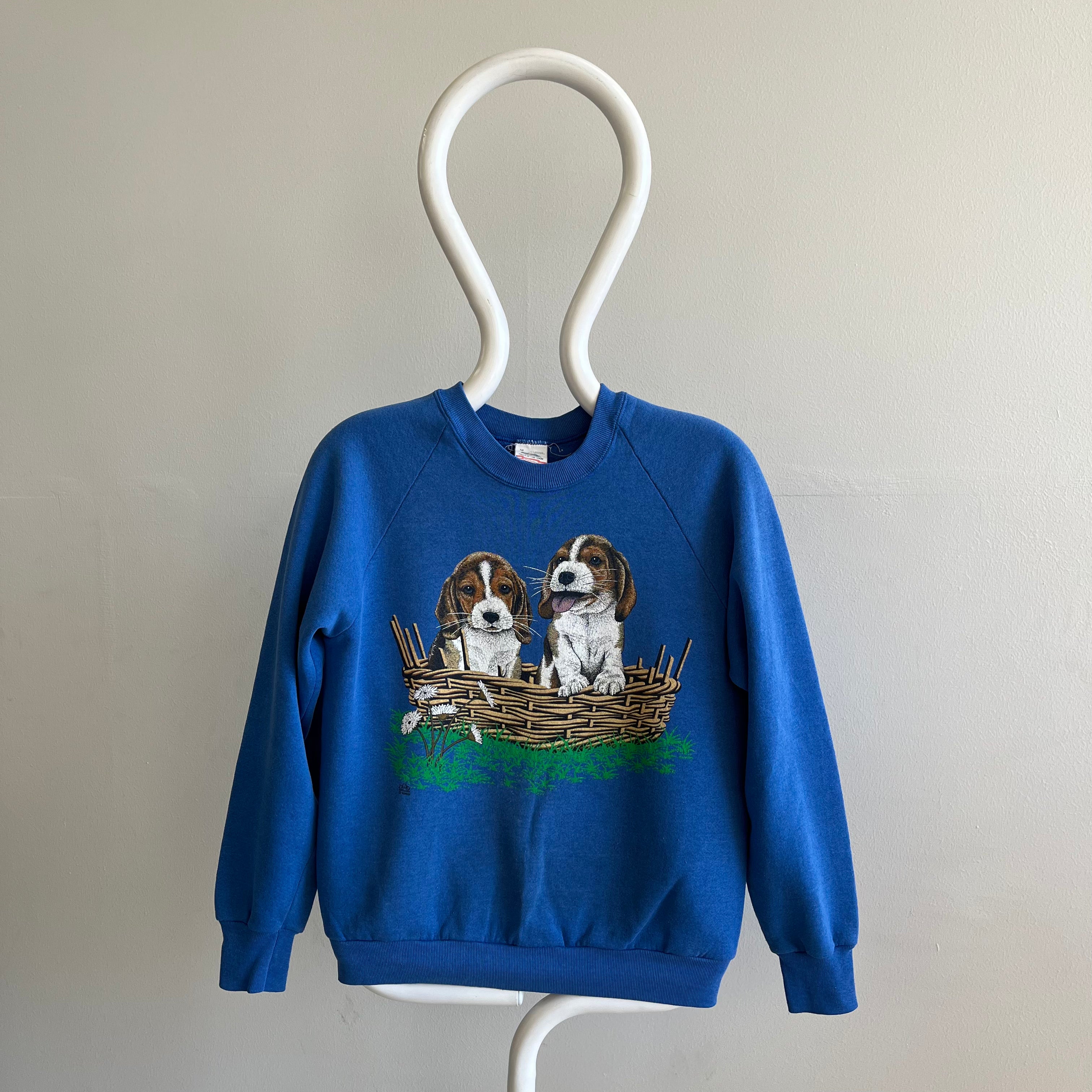 1989 Sweat-shirt Deux chiots Beagle dans un panier