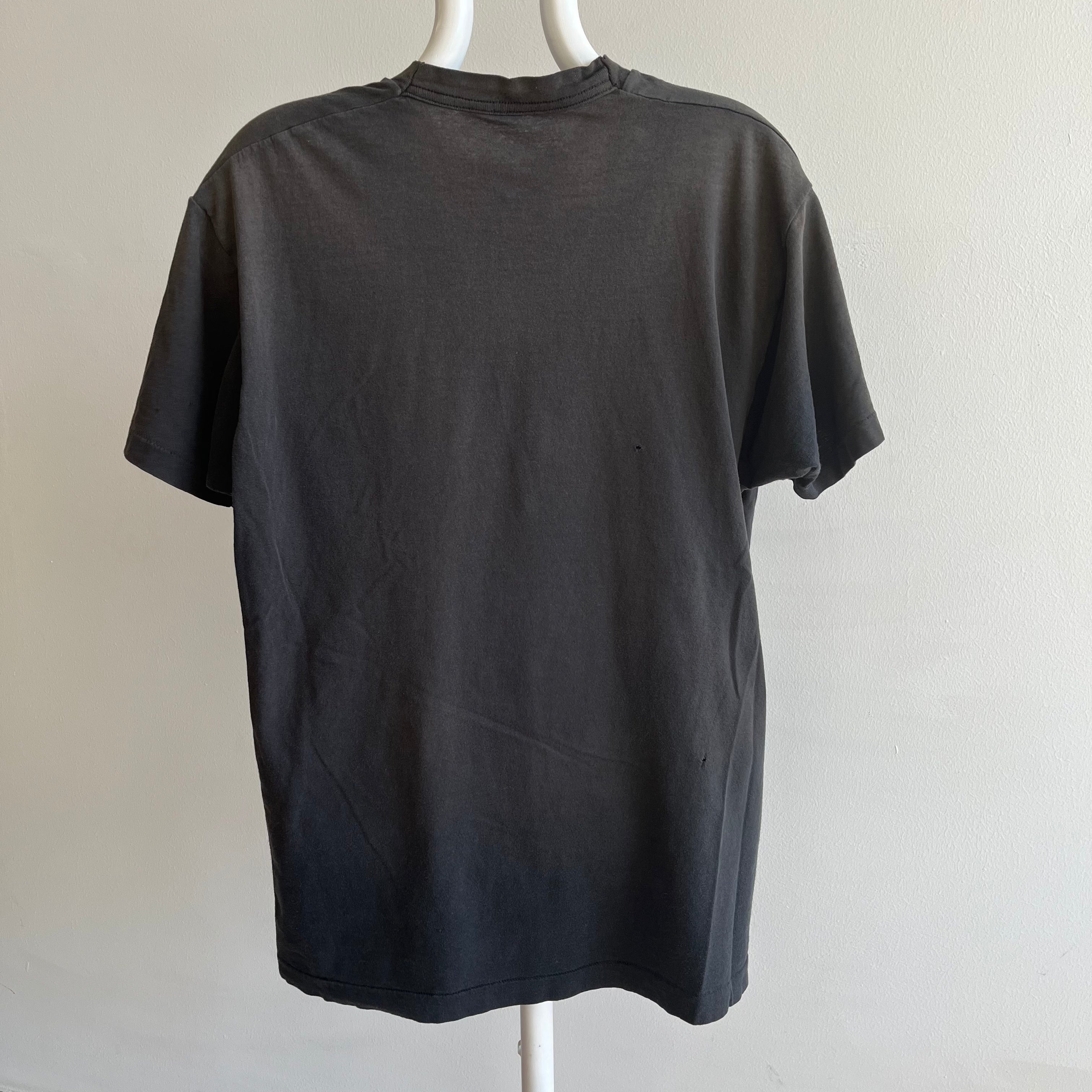1980s FOTL Faded Blank Black T-shirt de poche parfaitement usé et taché de peinture