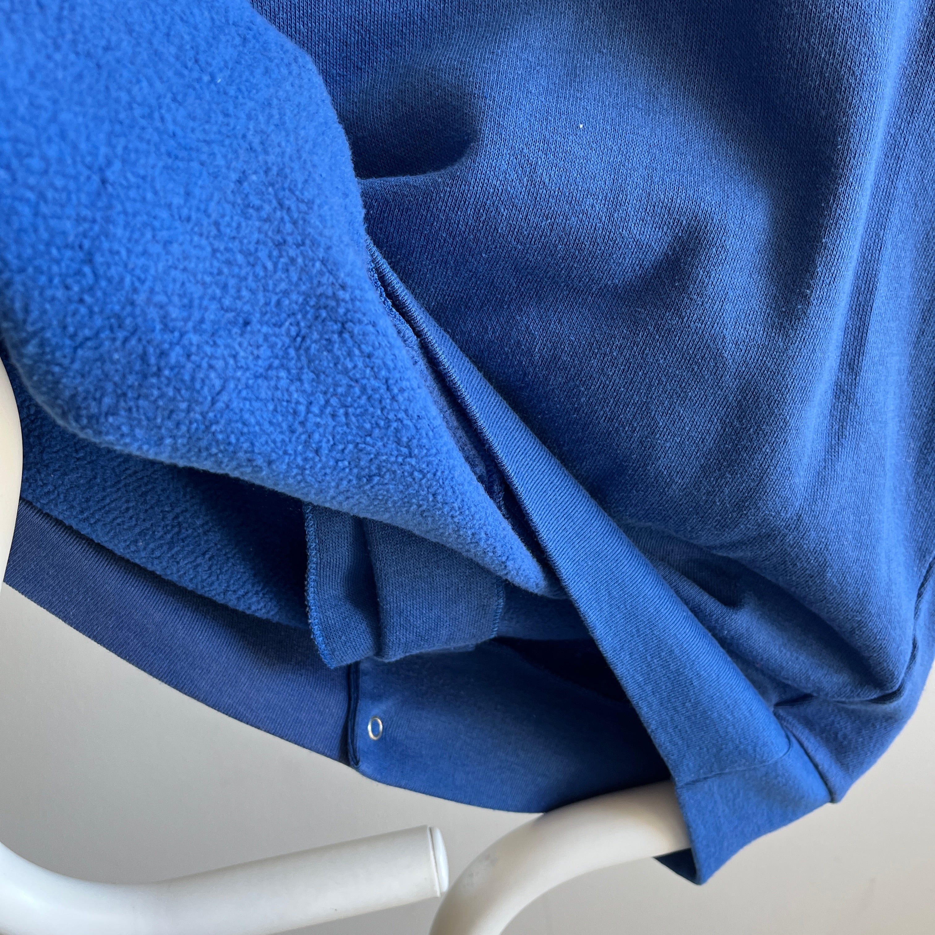 Veste molletonnée bleue à bouton-pression années 1980
