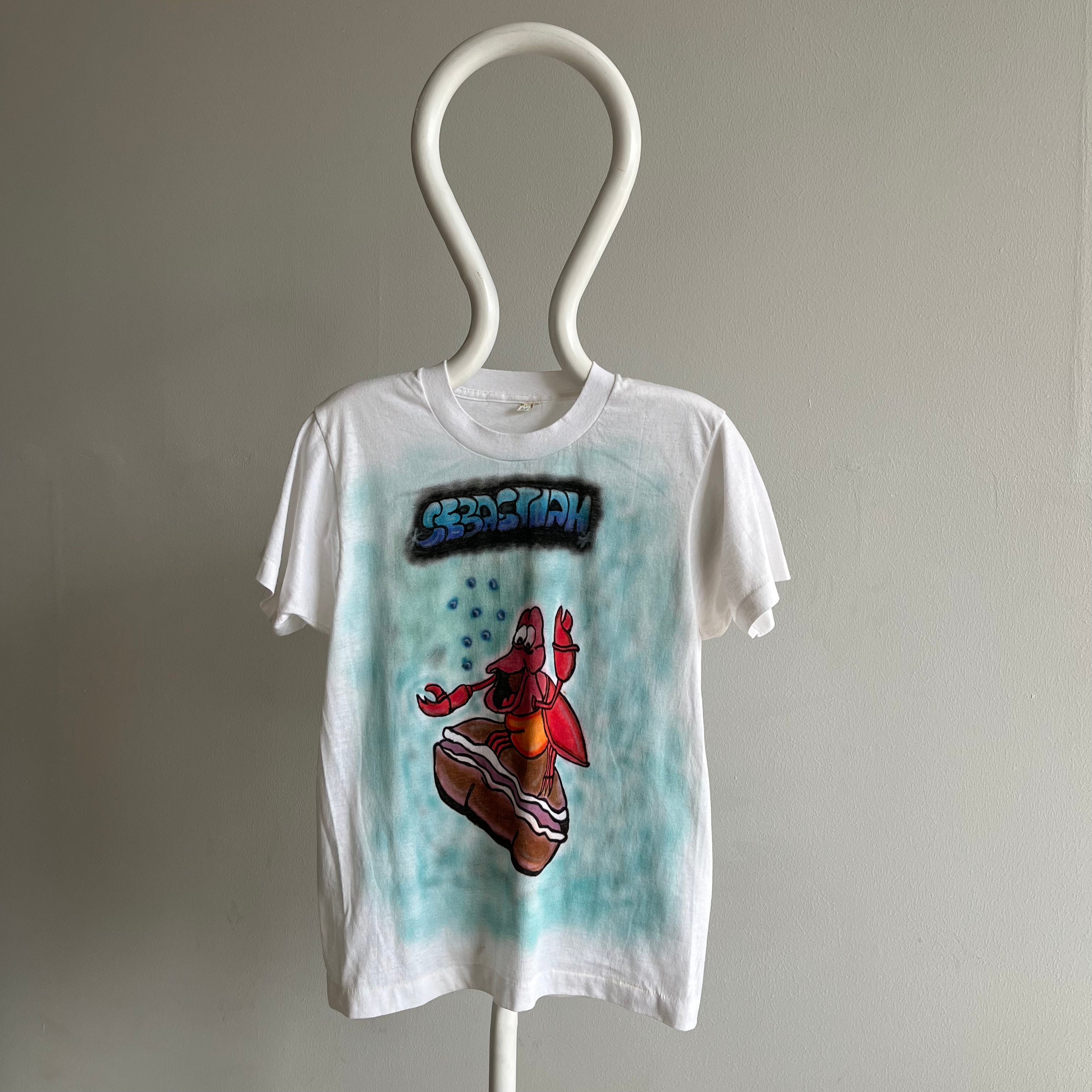 1989 Little Mermaid Sebastian Airbrush T-shirt sur un écran étoiles