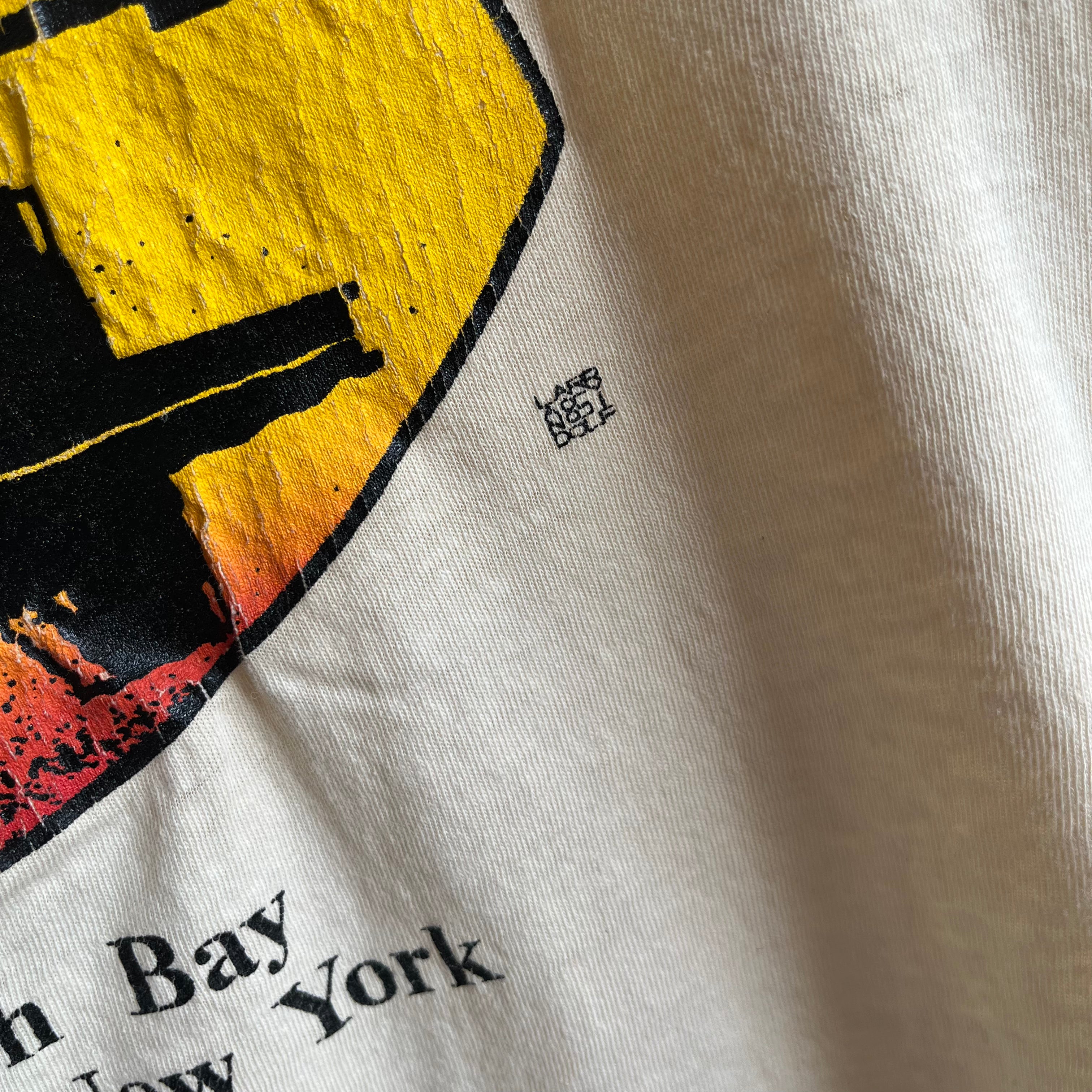 1980s Great South Bay, Long Island Aged Stained (Now Ecru) T-shirt presque fin comme du papier