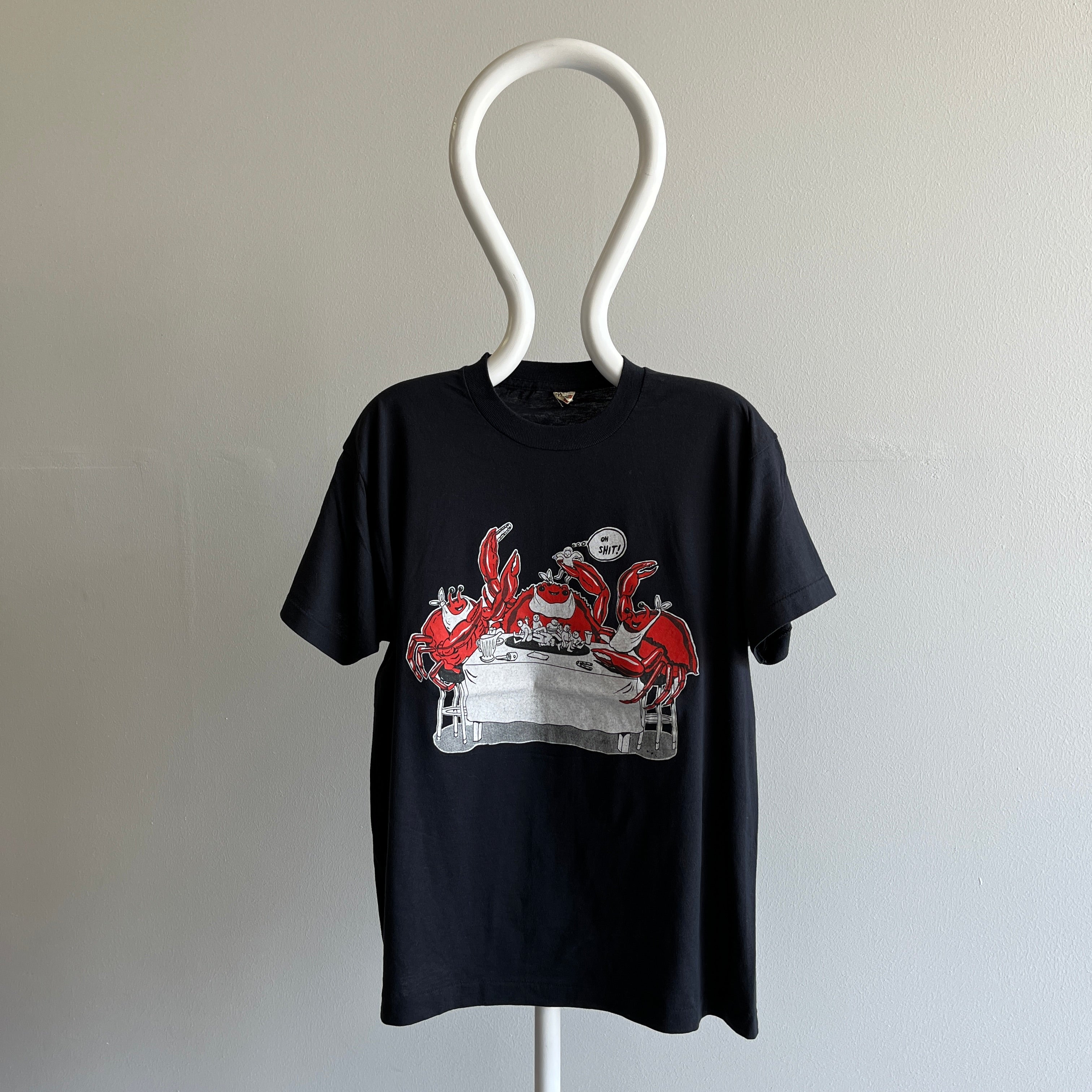 T-shirt très étrange de homards mangeant des humains des années 1980 - à peine porté