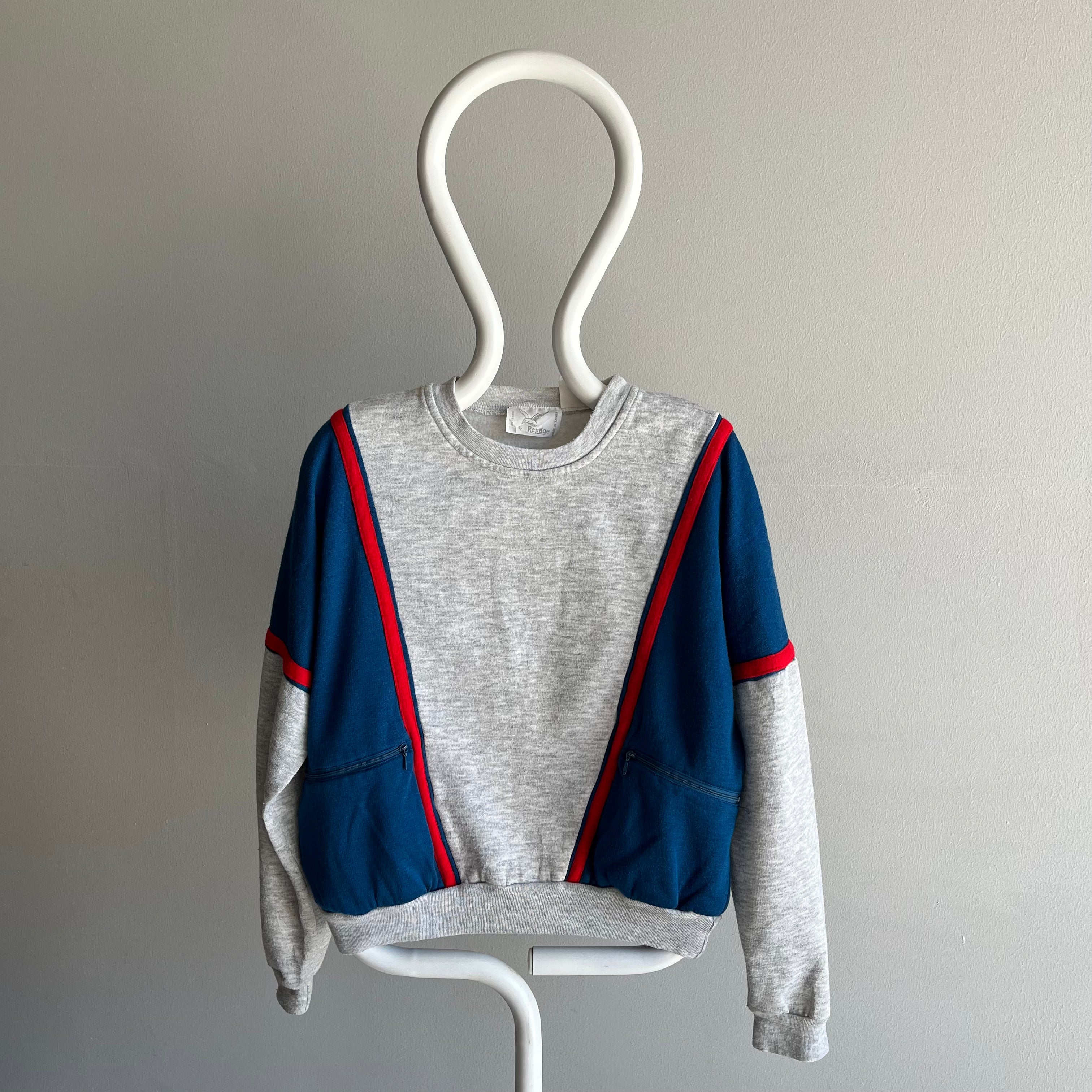 Sweat-shirt color block rouge, gris et bleu des années 1980 avec poches zippées