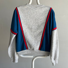 Sweat-shirt color block rouge, gris et bleu des années 1980 avec poches zippées