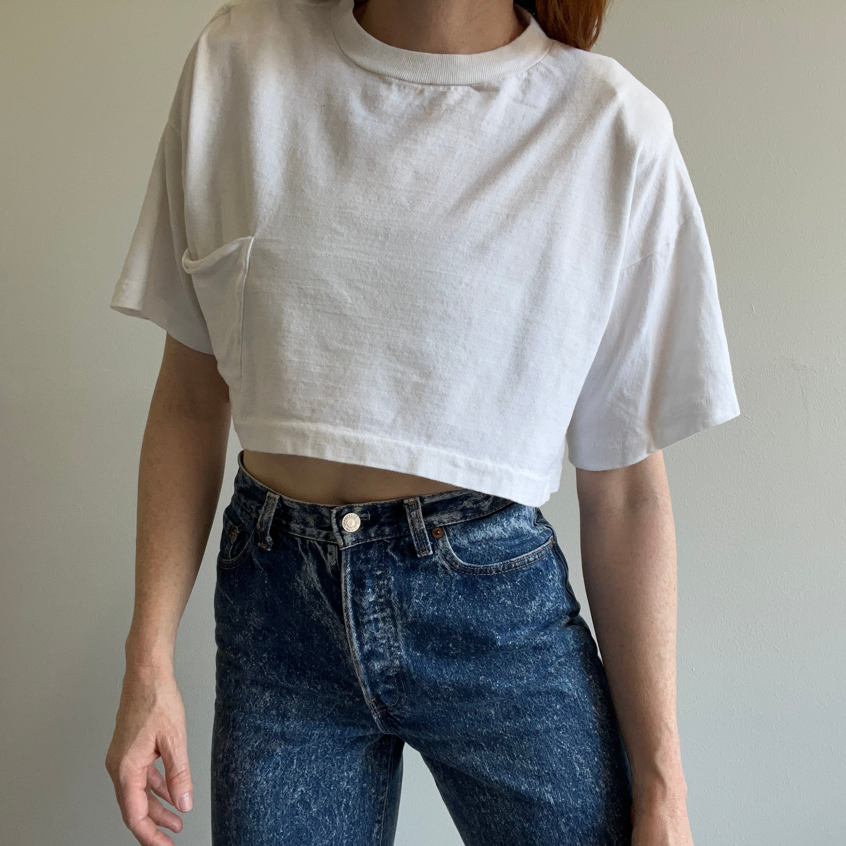 1980s Blank White Pocket T-Shirt Crop Top with Shoulder Pads!!!