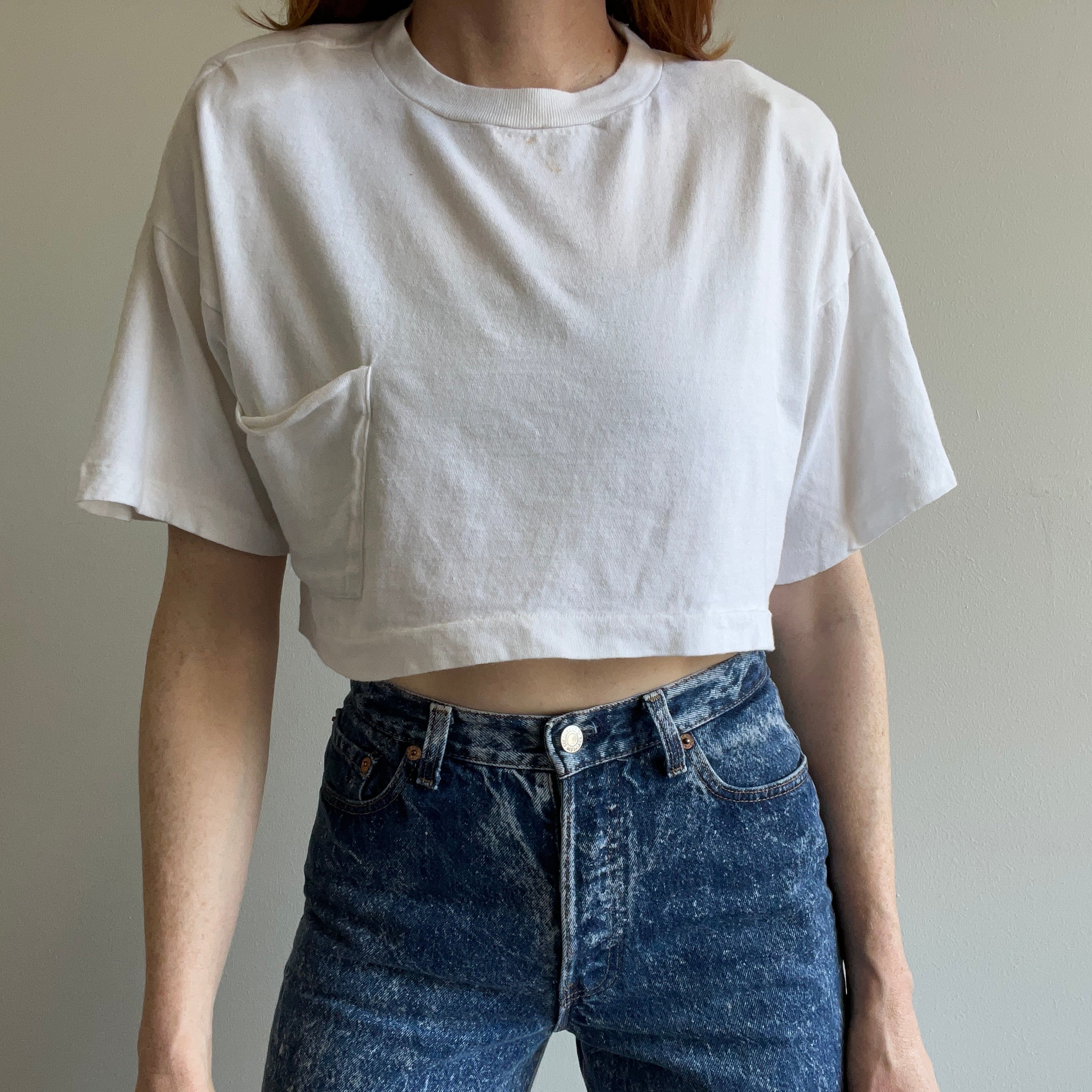 1980s Blank White Pocket T-Shirt Crop Top with Shoulder Pads!!!