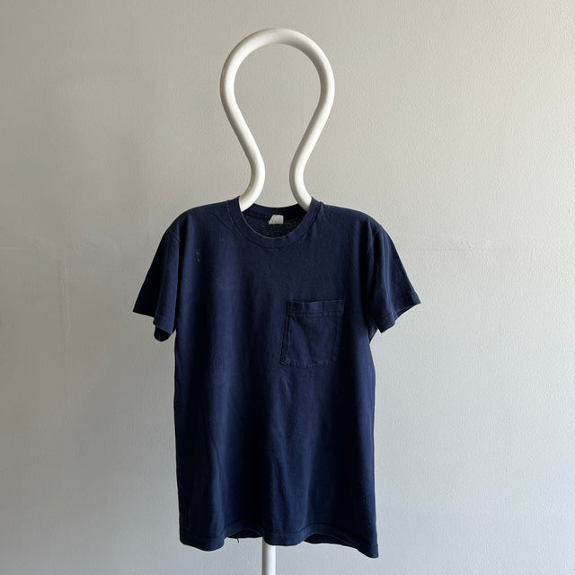 T-shirt de poche bleu marine vierge des années 1980 par FOTL
