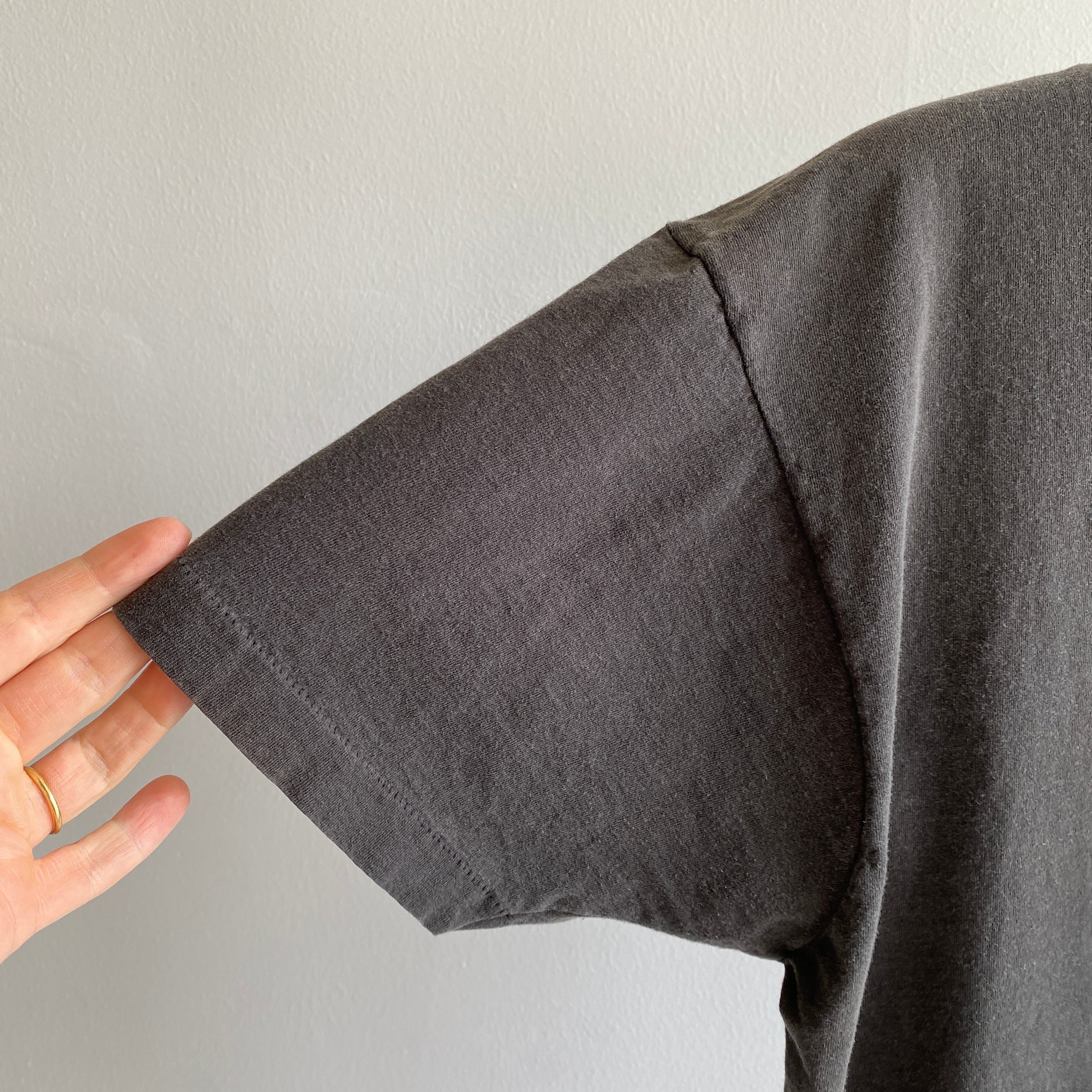 T-shirt de poche délavé noir en coton FOTL des années 1980