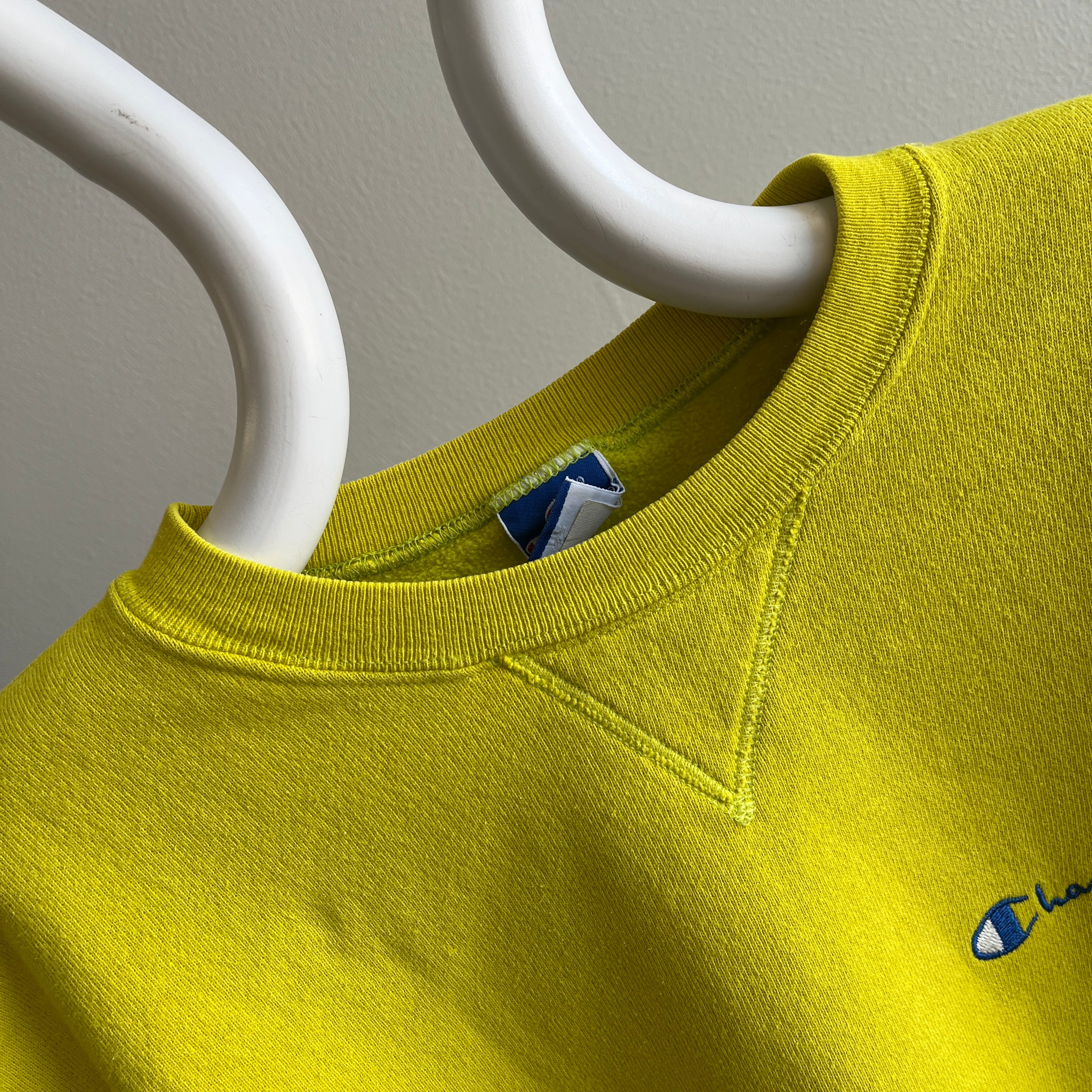 Sweat-shirt Chartreuse GG des années 1980 par Champion - USA MADE