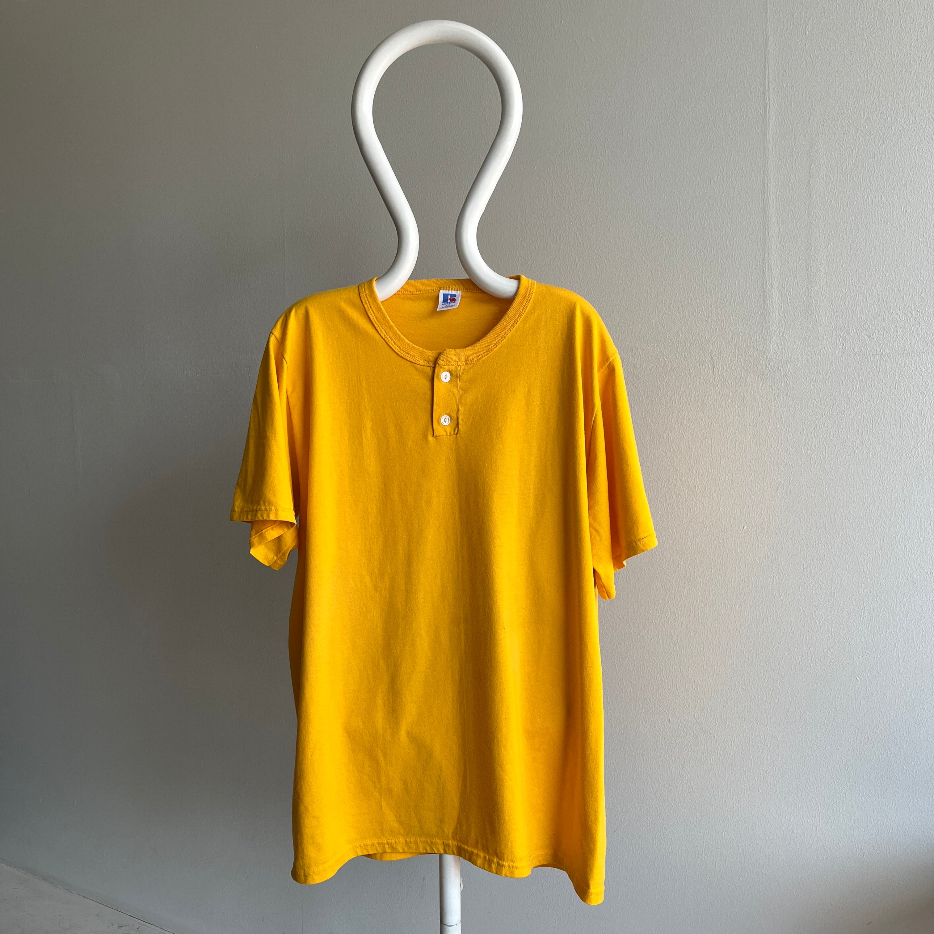 T-shirt Henley blanc Russell des années 1980 jaune soleil