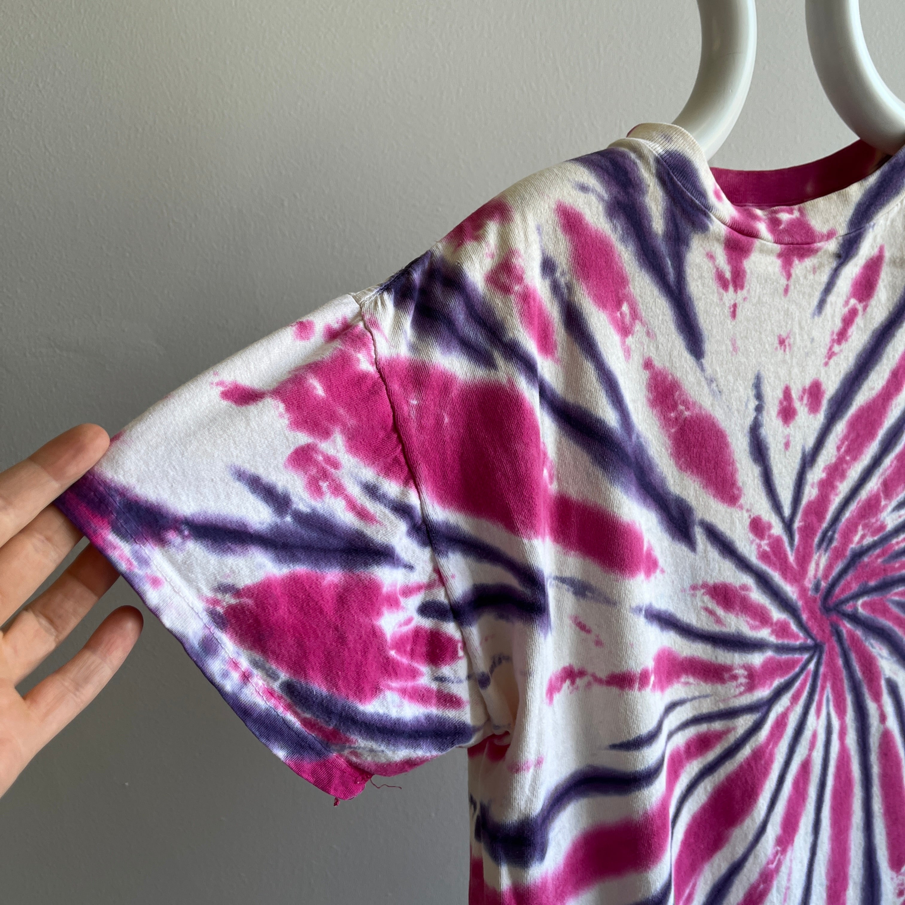 T-shirt en coton teint par nœuds rose et violet des années 1990