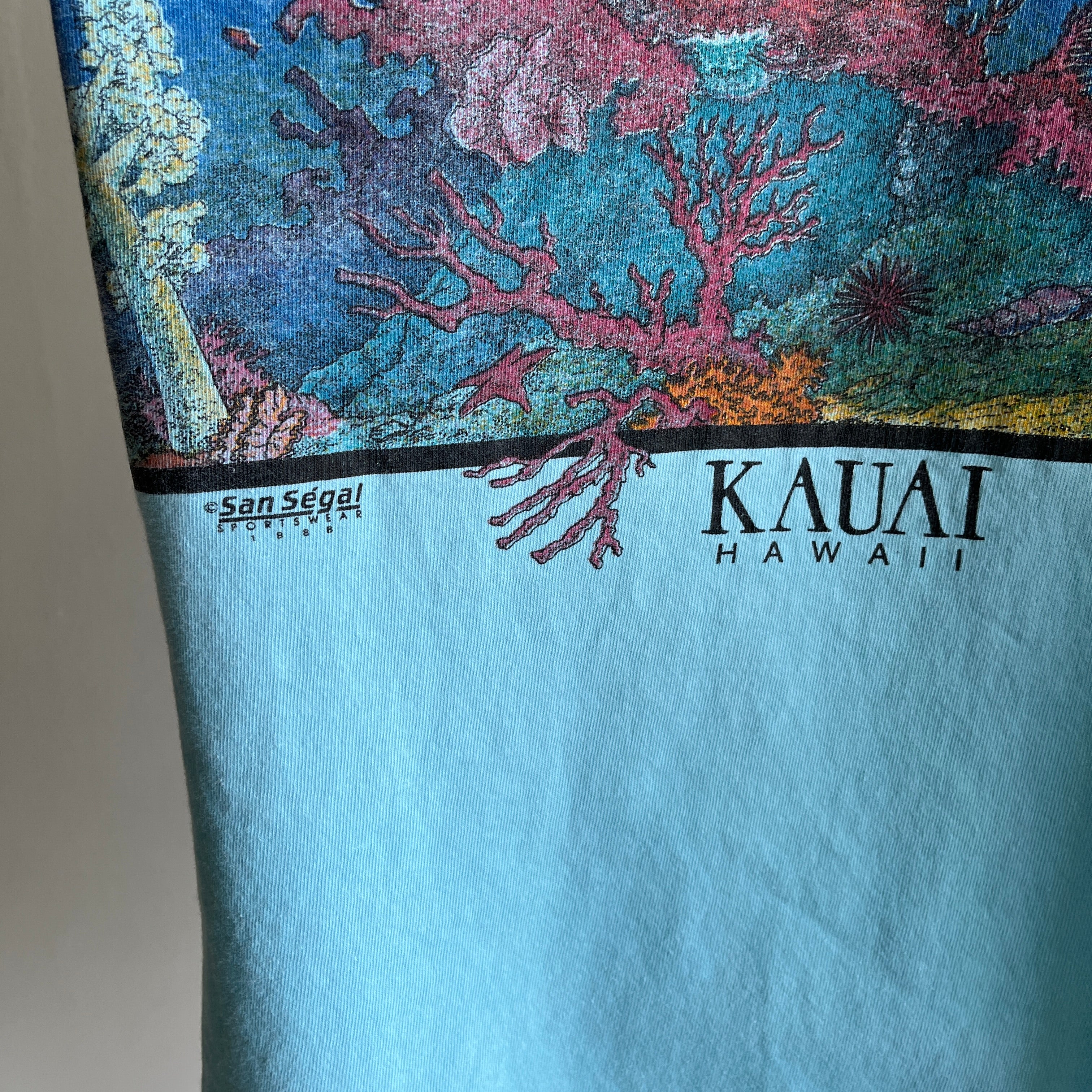 1988 T-shirt de poisson hawaïen doux et usé enveloppant