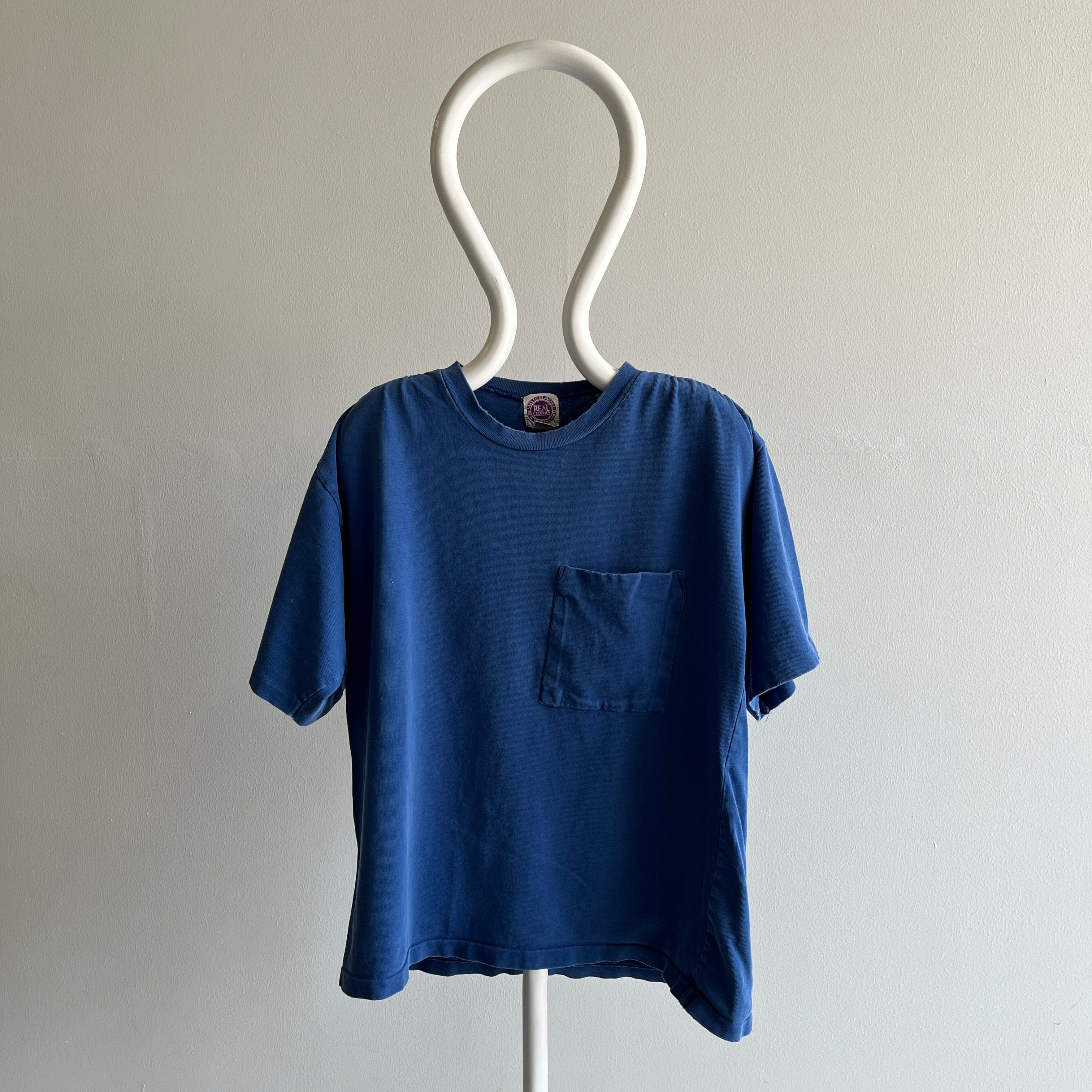 1980s Cotton Oversized (REALLY AWESOME) Heavyweight Blank Blue Pocket T-Shirt - Not. Ton. Moyenne.