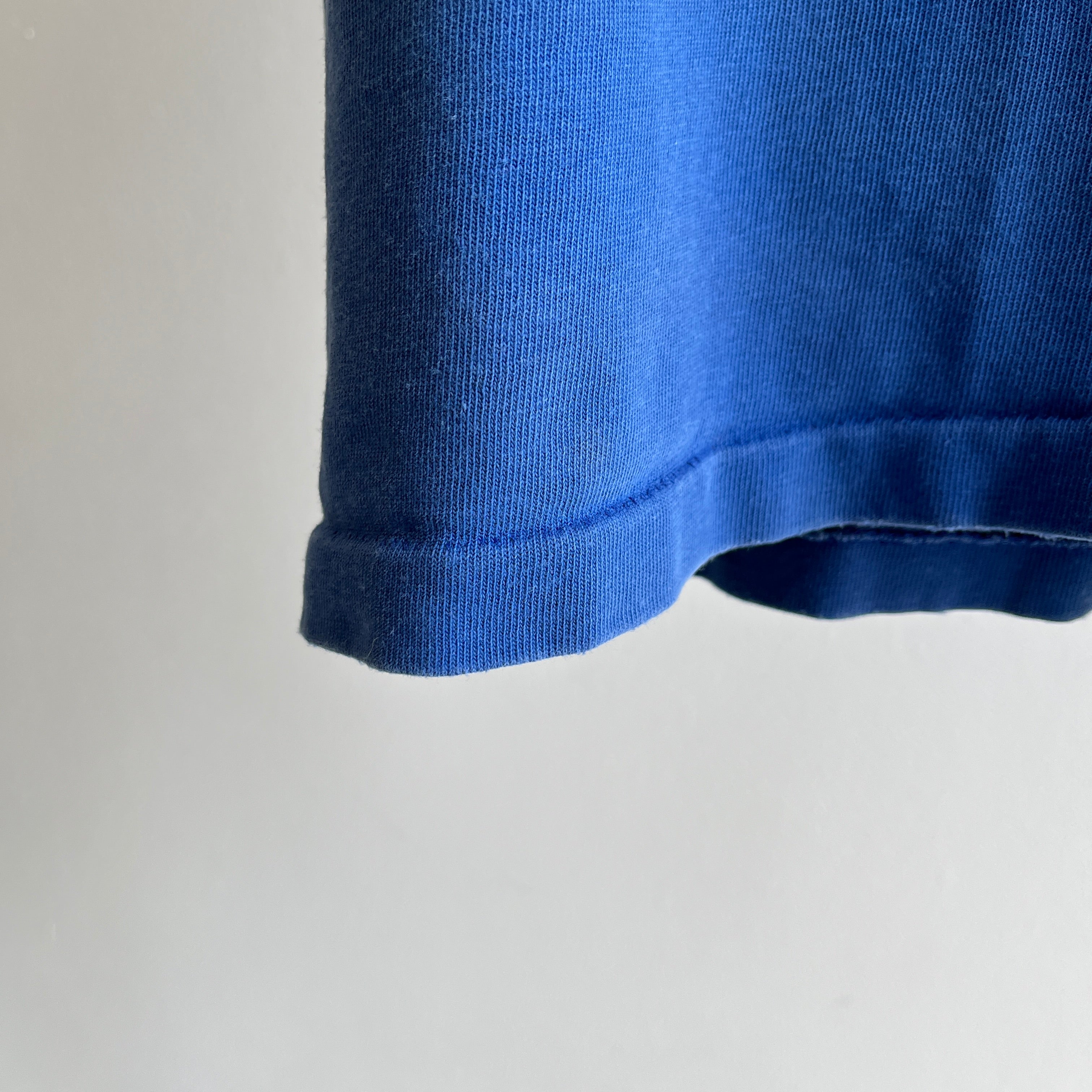 1980s Cotton Oversized (REALLY AWESOME) Heavyweight Blank Blue Pocket T-Shirt - Not. Ton. Moyenne.