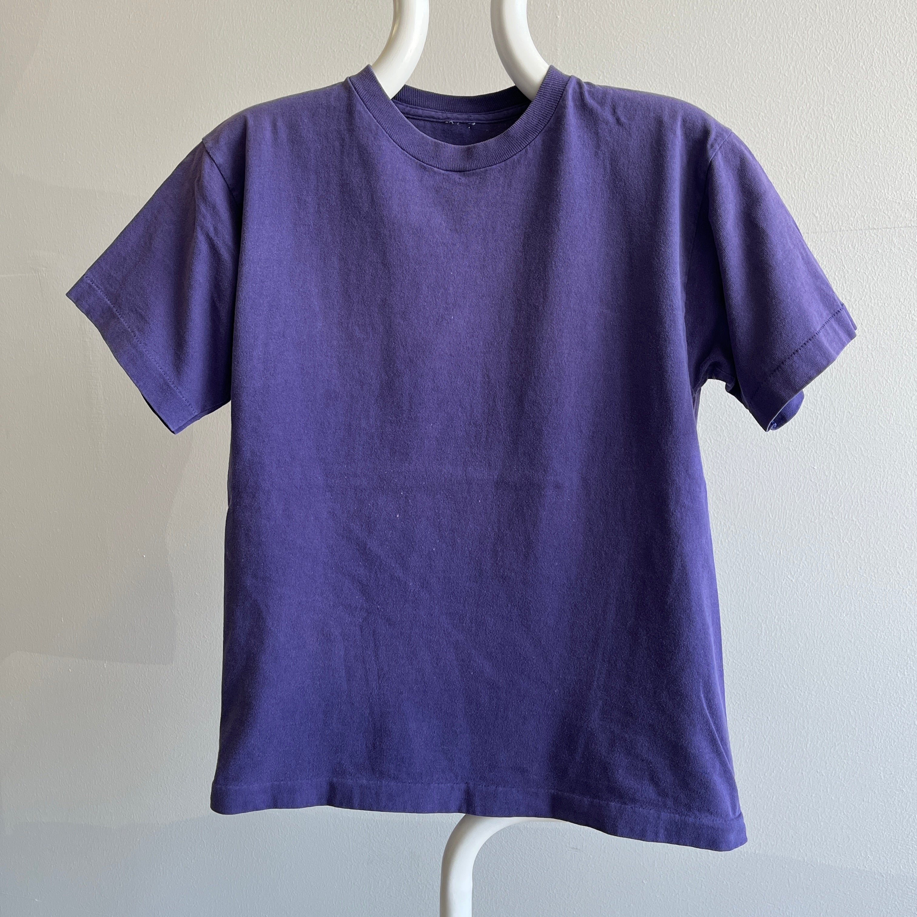 1990s Sun Faded T-shirt à couture unique en coton bleu marine/violet