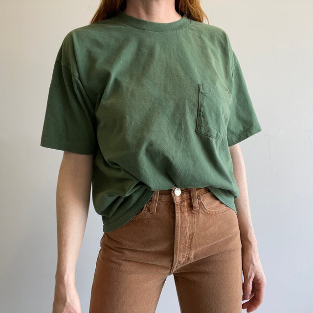 1980s GAP USA Made T-shirt à poche en coton vert délavé