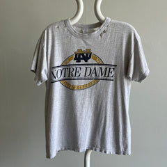 T-shirt de la marque Notre Dame Champion des années 1980 en lambeaux et déchirés - WOW