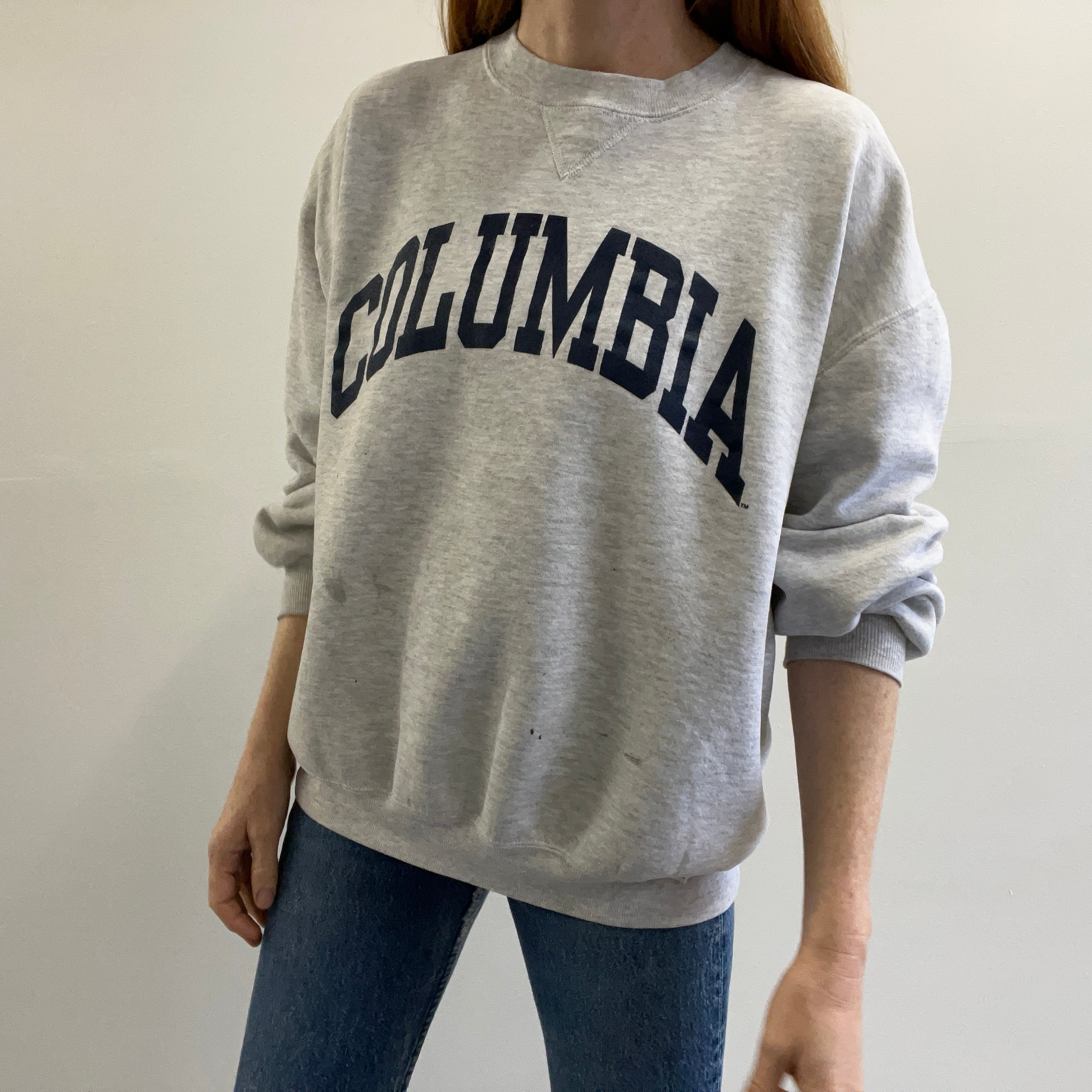 Sweatshirt taché de peinture Columbia des années 1980 par Russell !