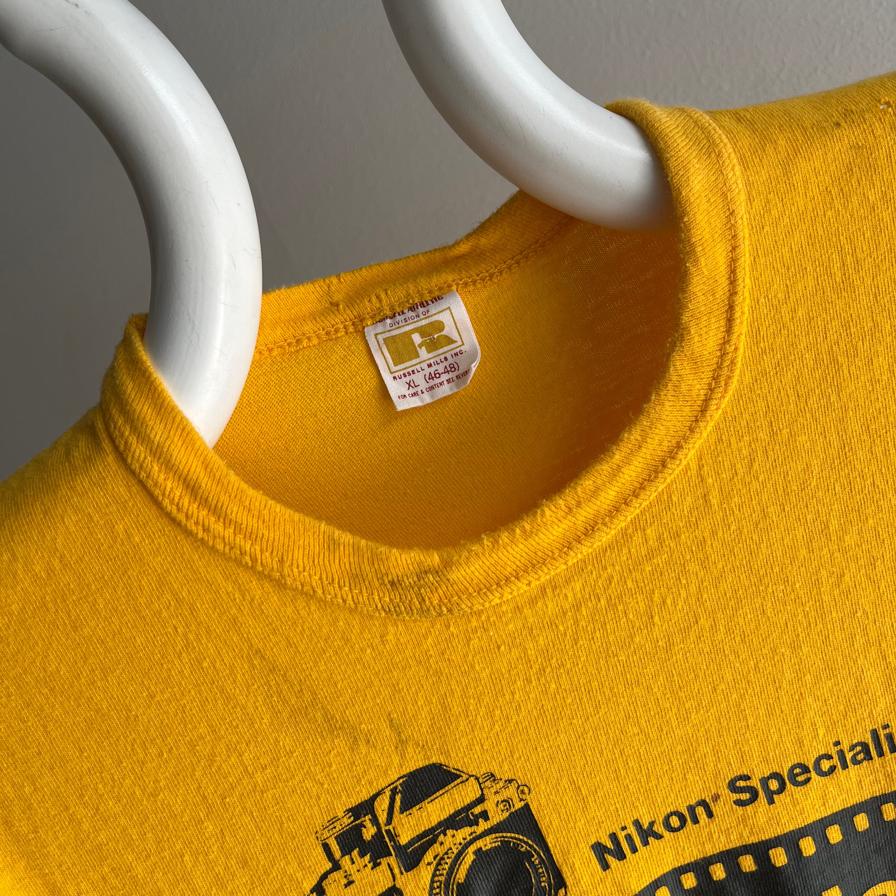T-shirt à col roulé en coton Nikon Specialist Photo Alliance des années 1970 par Russell Brand !!