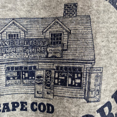 1980s South Wellfleet General Store sur Cape Cod SUPER RAD Graphic Sweatshirt