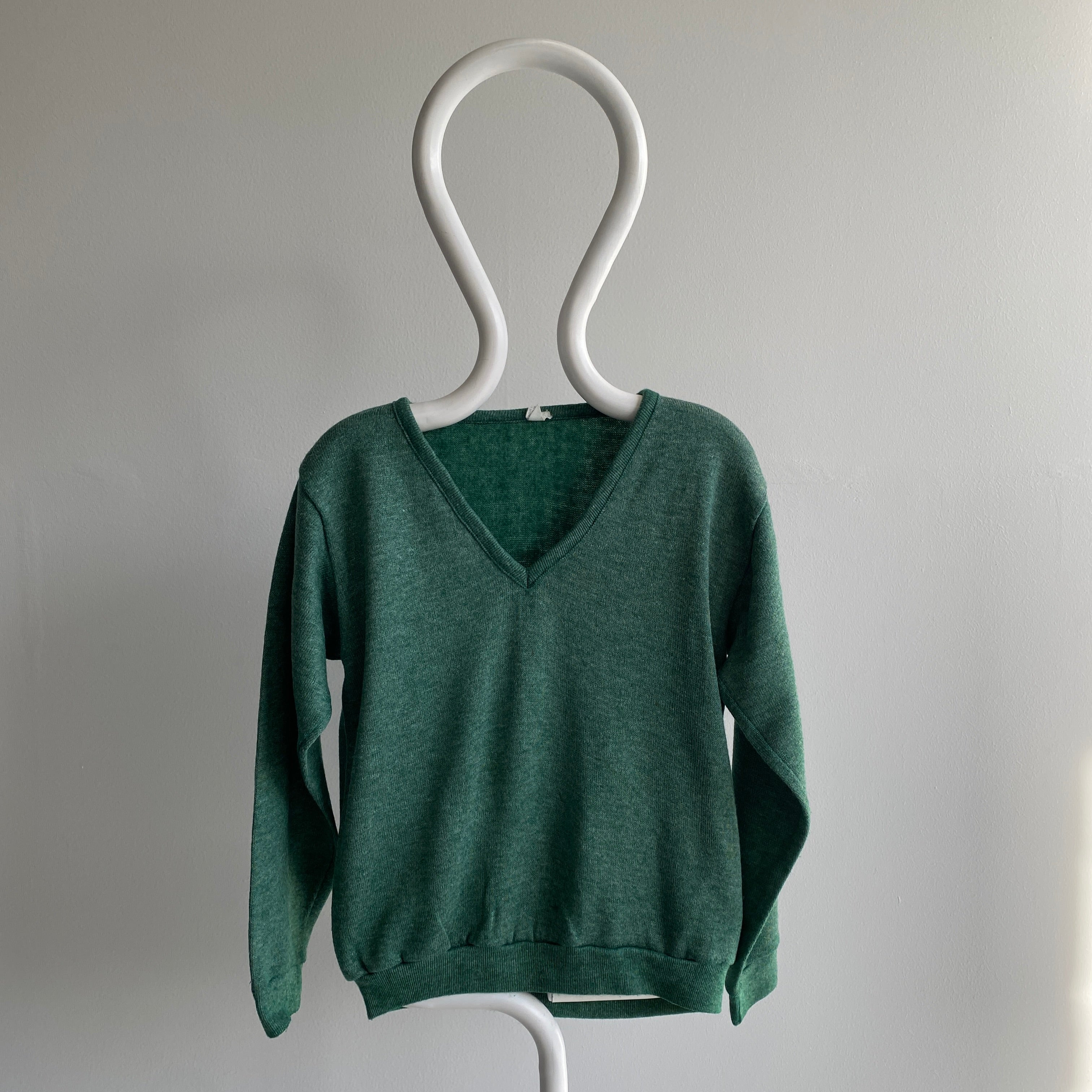 1970s Casualwear Green V-Neck Sweater