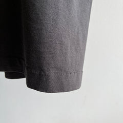 T-shirt de poche noir délavé des années 1980 par BVD - livré avec des marques de fosse complémentaires (alias Stains)