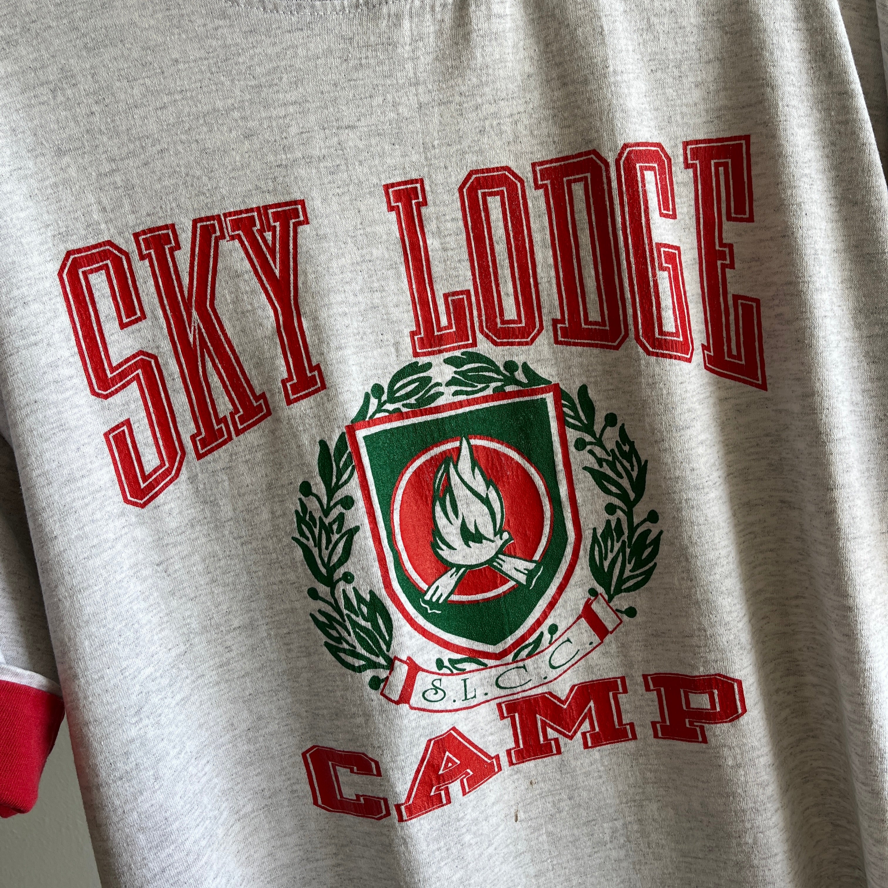 T-shirt bicolore Sky Lodge Camp des années 1990