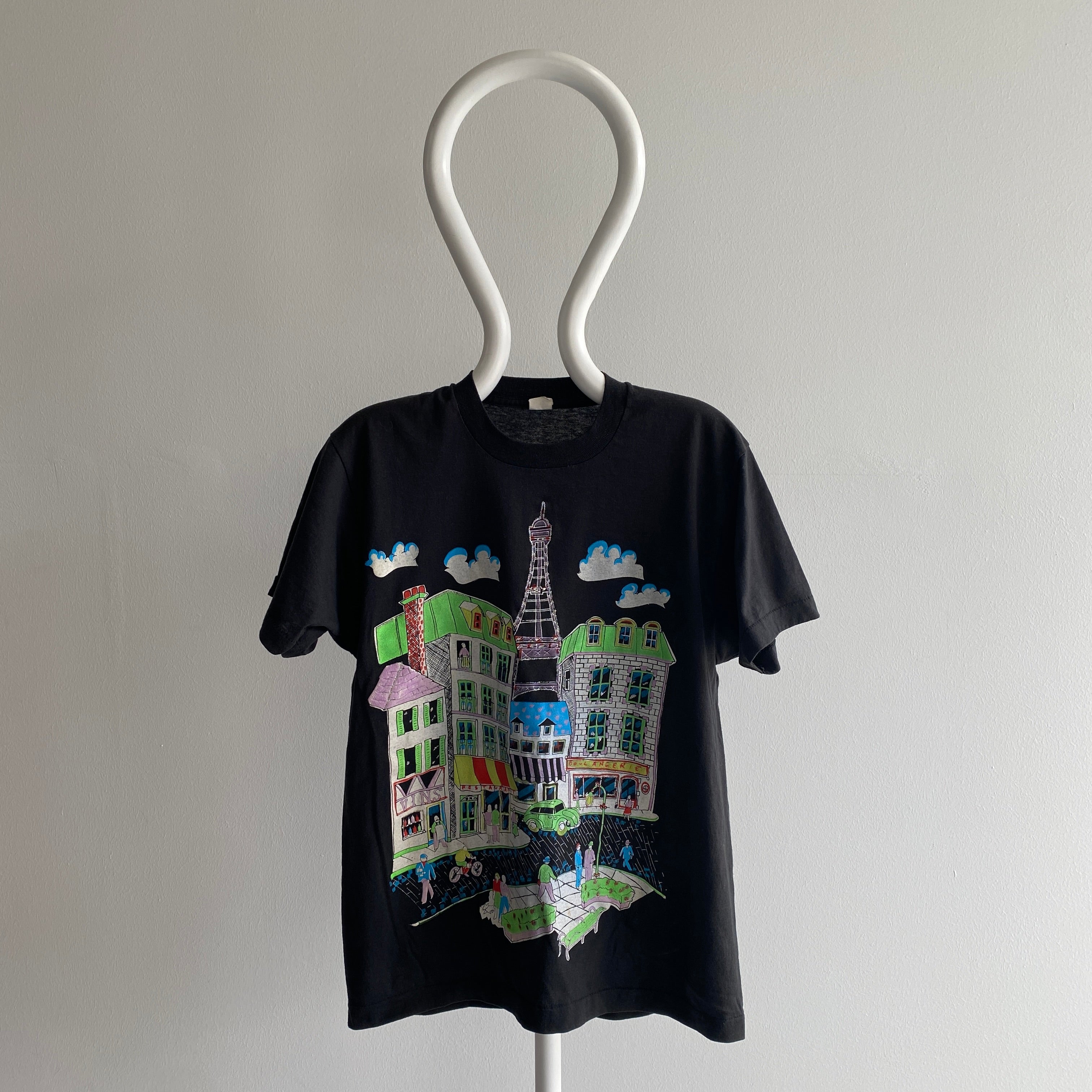 T-shirt Paris Tourist des années 1980 avec un soupçon d'éclat