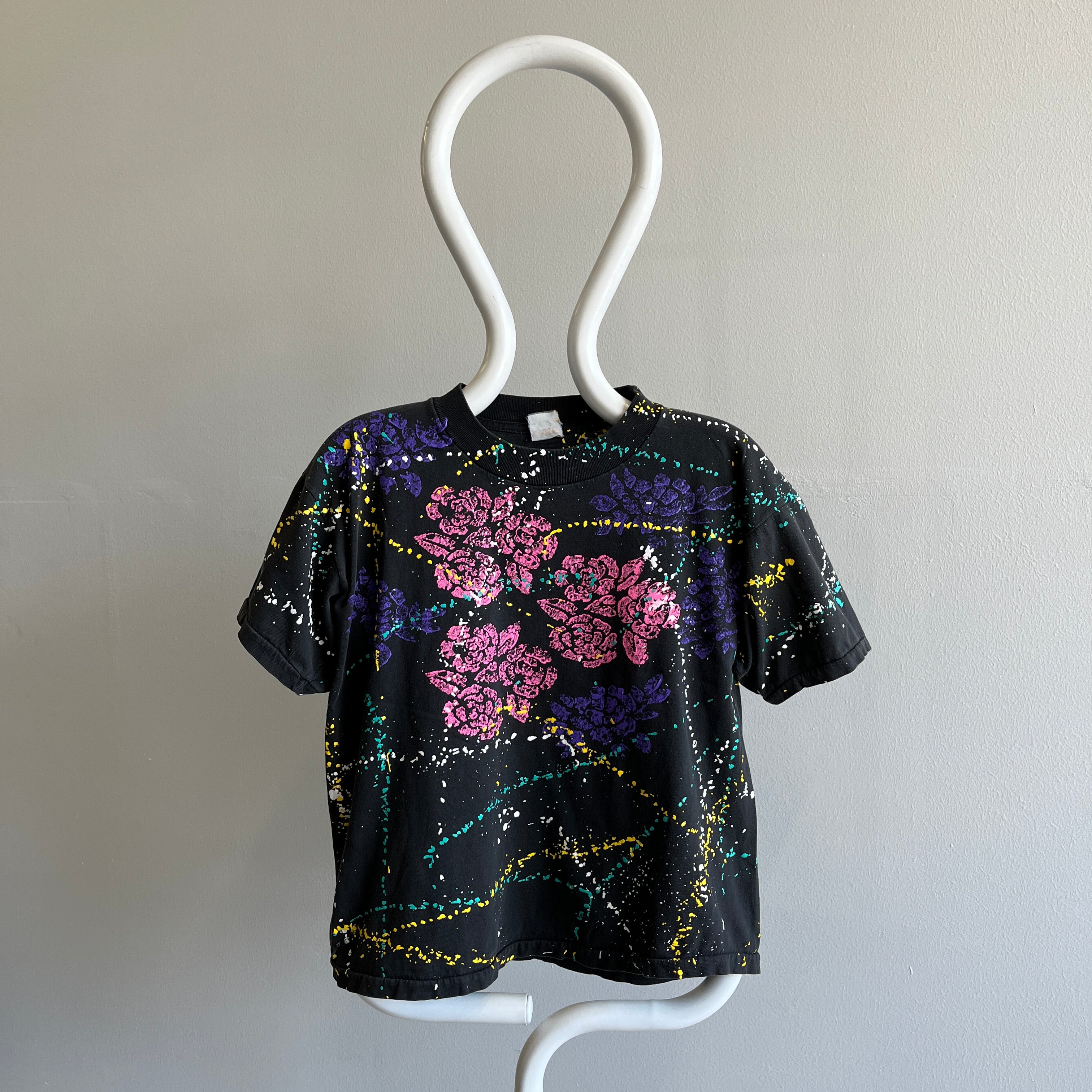 T-shirt fleur de peinture éponge des années 1980