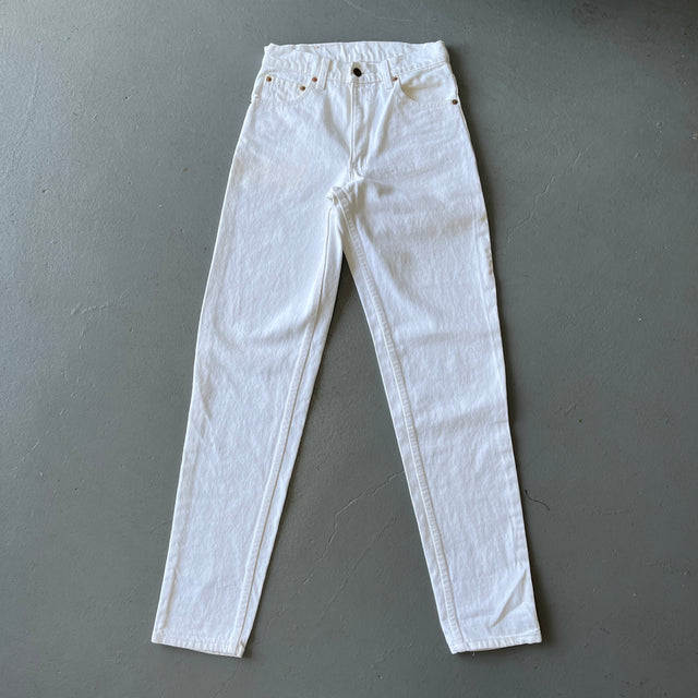 1980s 27" Levi's White 550 Tapered Leg USA Made Jeans en coton