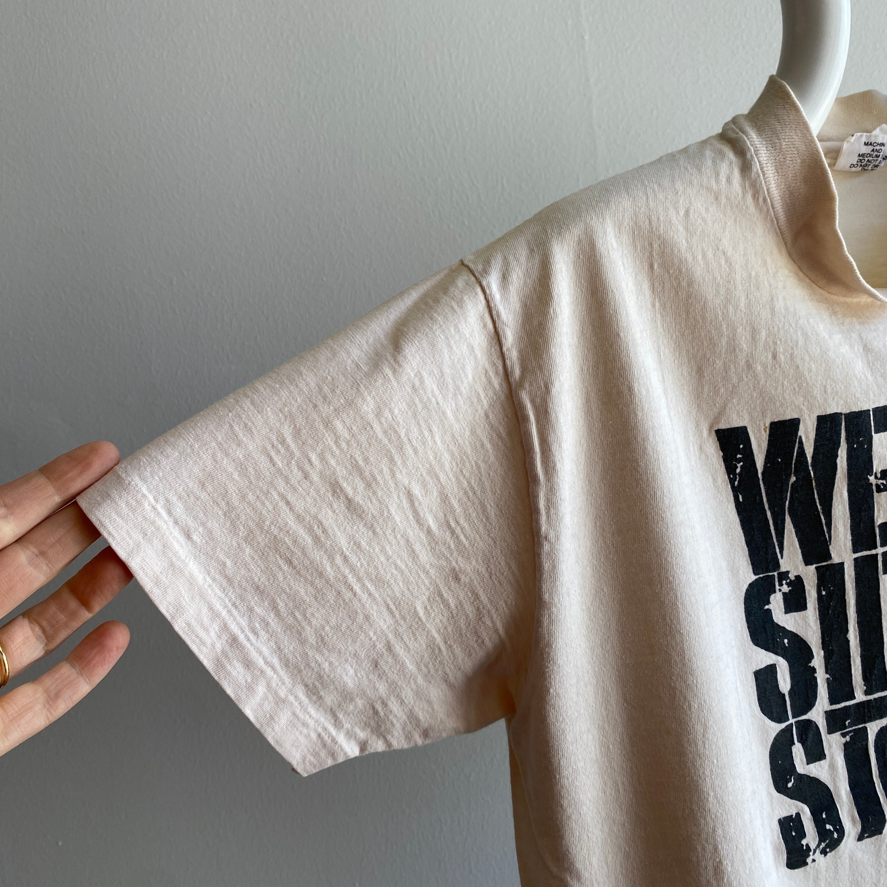 1980 West Side Story Hanes Beefy Tee T-shirt épique en coton doux