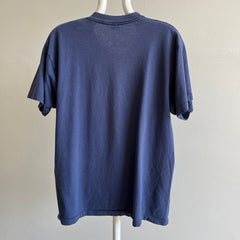 T-shirt de poche bleu marine délavé et usé des années 1980 par FOTL