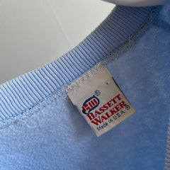 1980s Baby Blue Bassett Walker manches courtes Warm Up - Taches