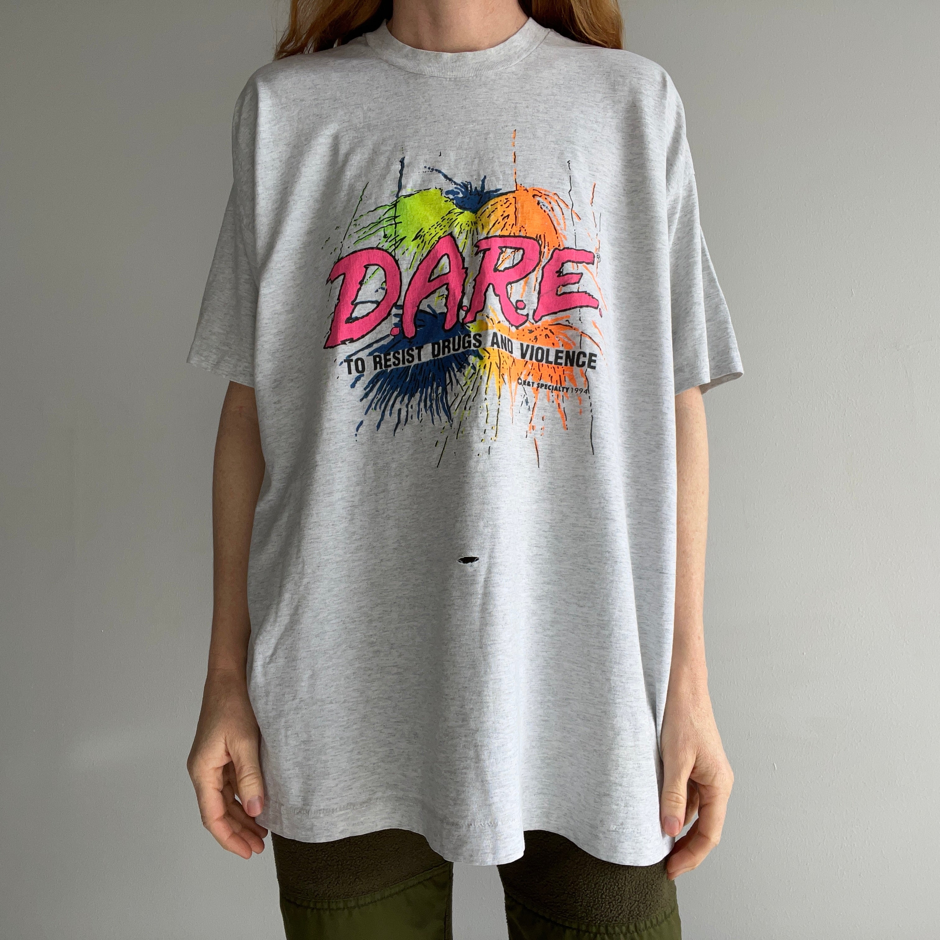 1994 DARE Joliment battu T-shirt