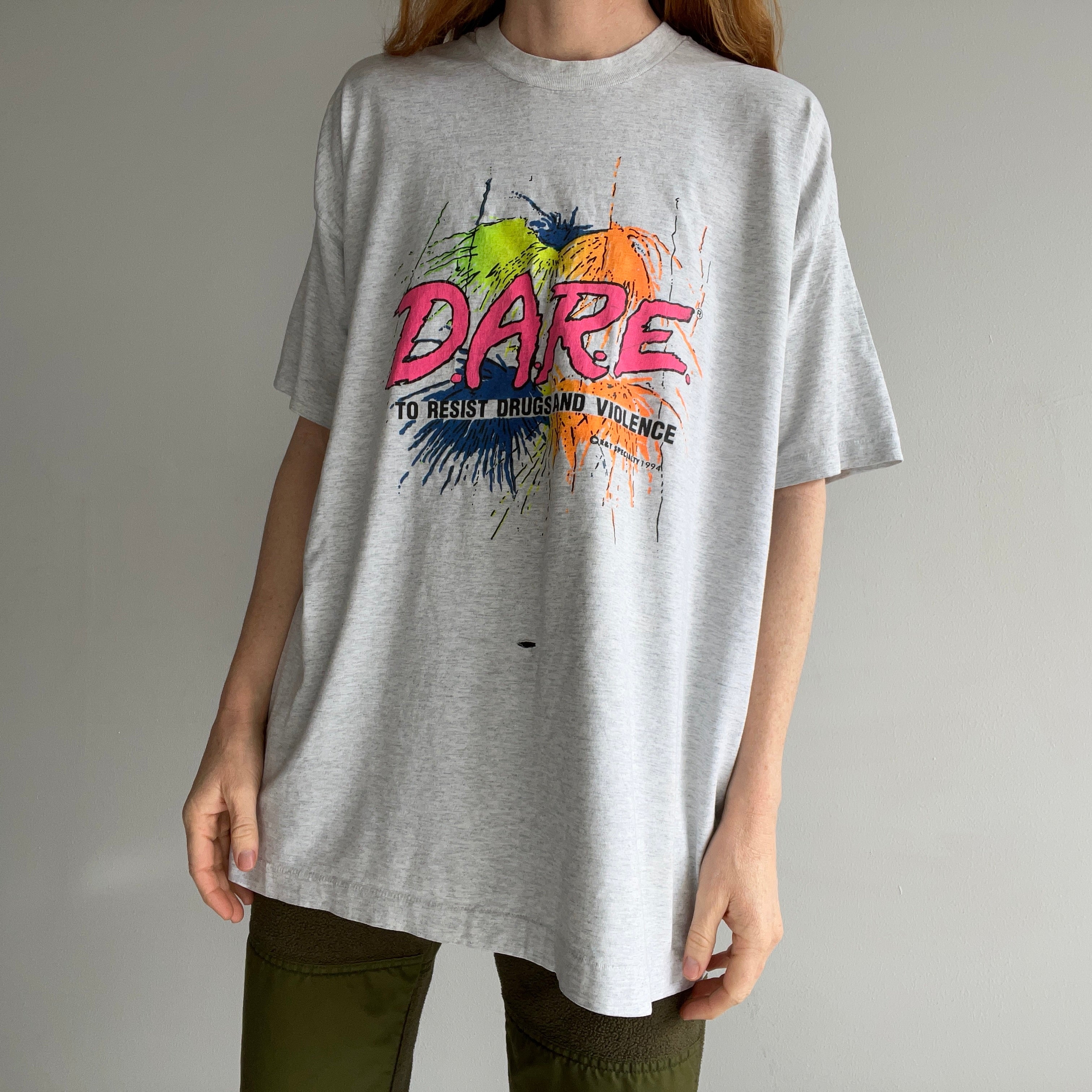 1994 DARE Joliment battu T-shirt