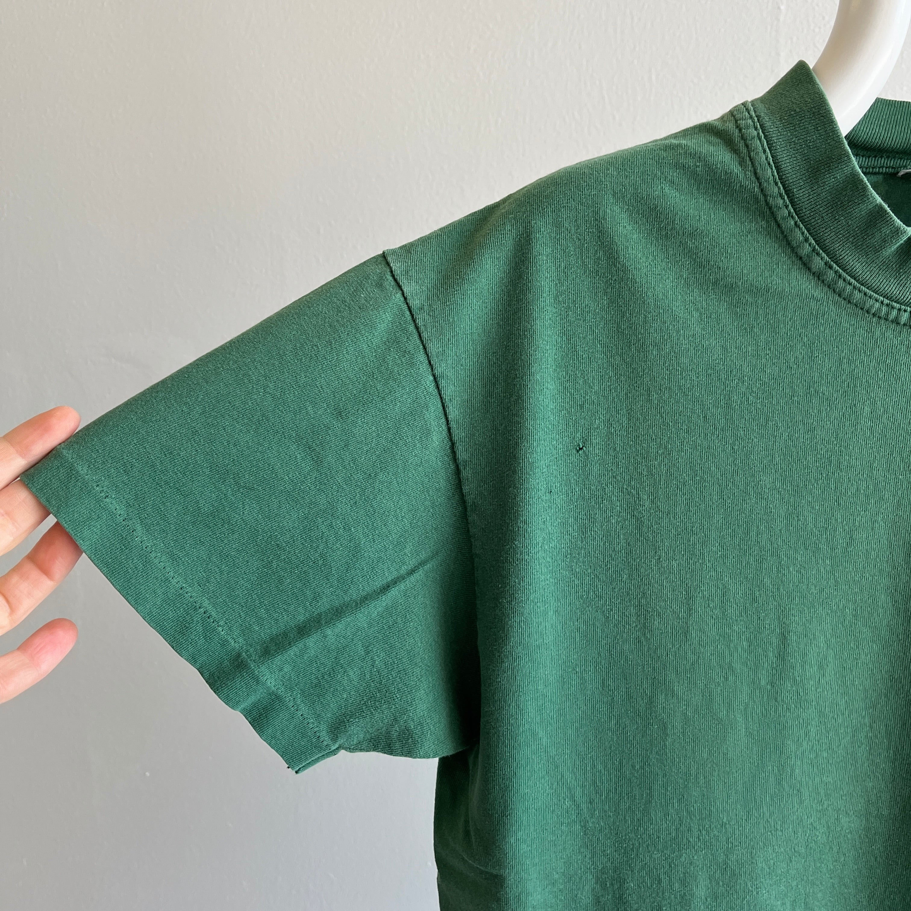 T-shirt de poche vert chasseur délavé des années 1990 par Hanes