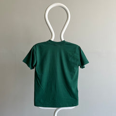 T-shirt ras du cou blanc de petite taille vert foncé des années 1980