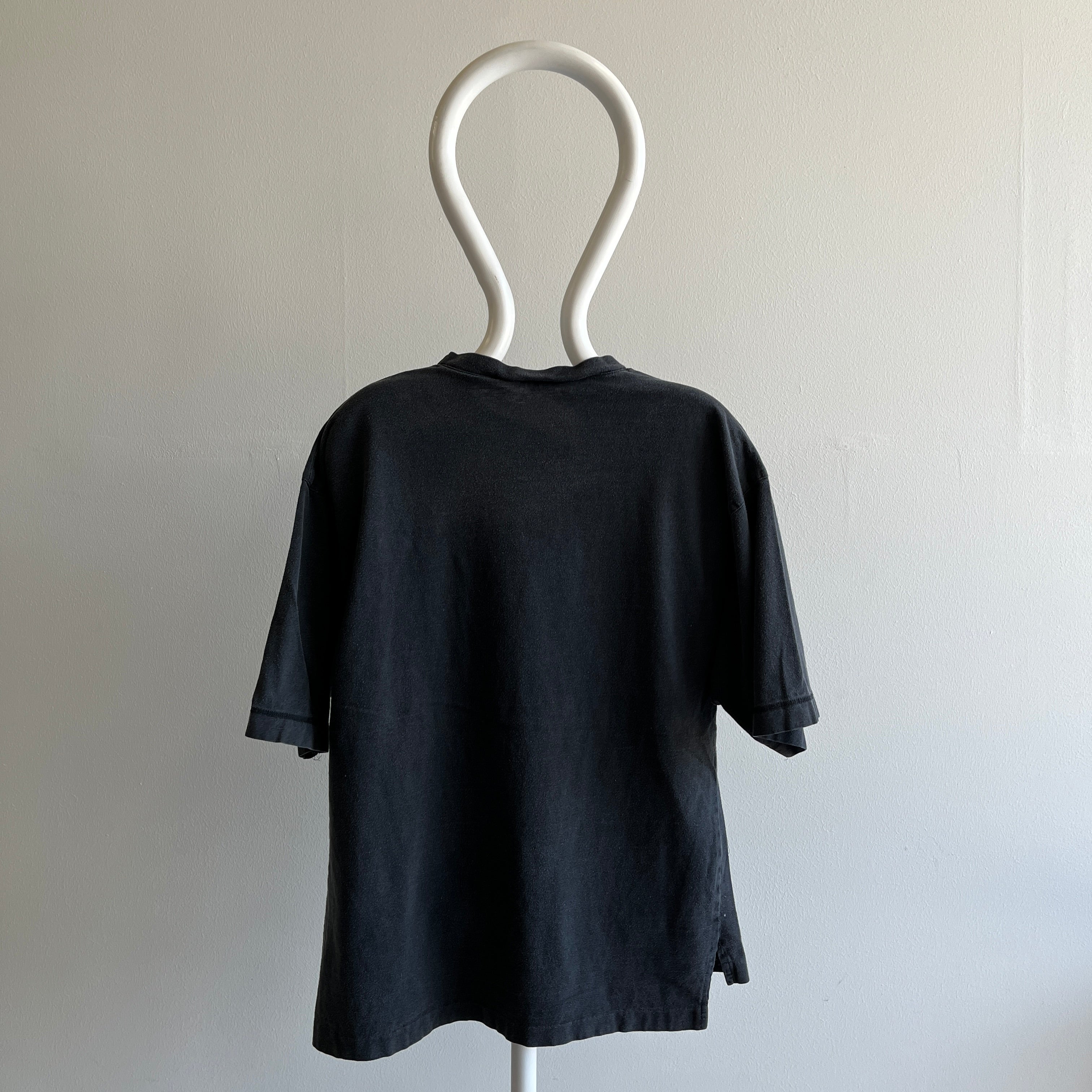 Poche en coton délavé des années 1990 (avec bouton !) T-shirt noir vierge