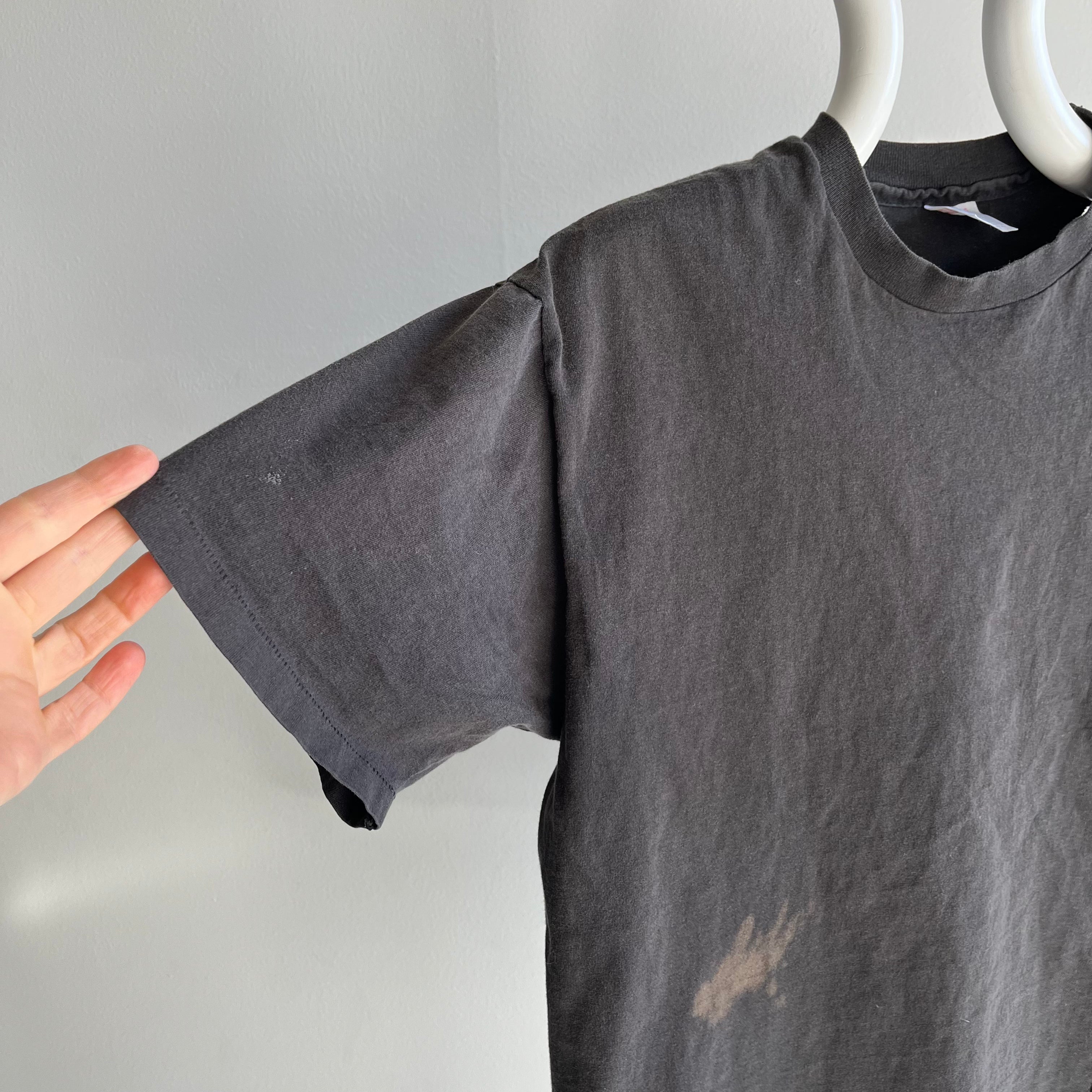 T-shirt noir vierge en coton de poids moyen des années 1990 avec usure