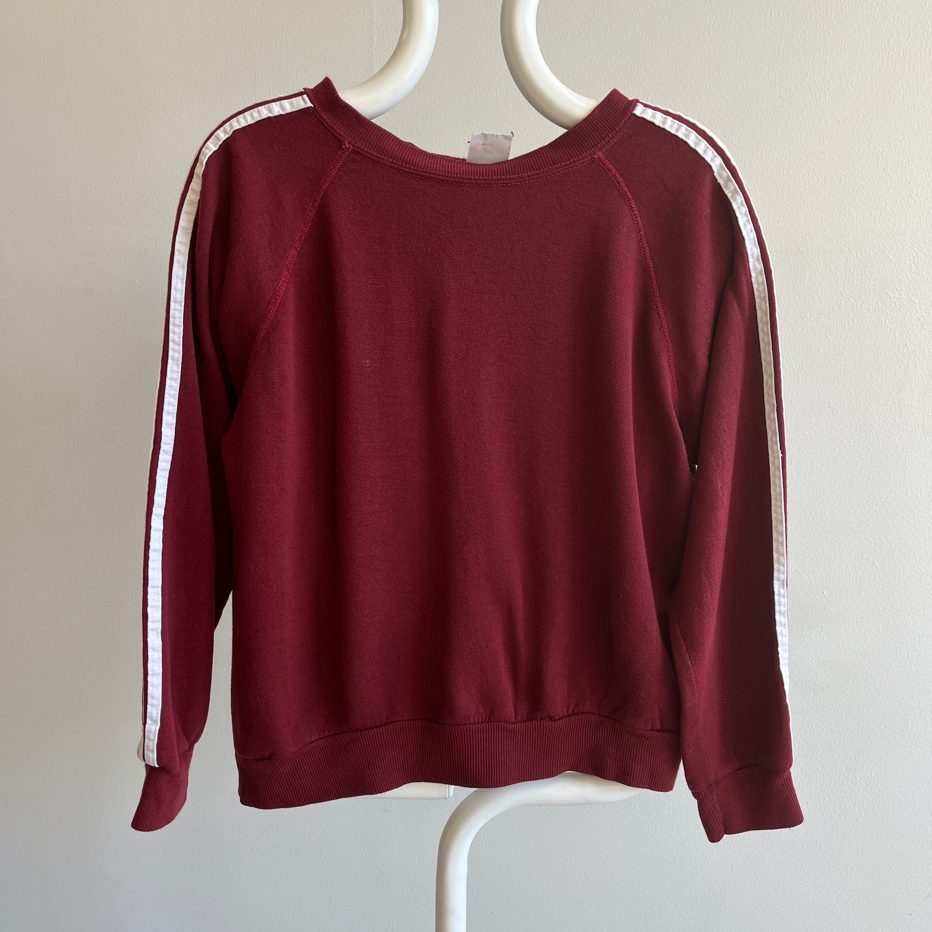 Raglan triple rayure bordeaux des années 1980