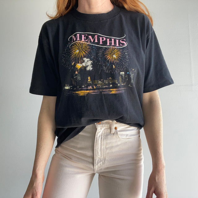 T-shirt Memphis Tourist des années 1980 par Jerzees