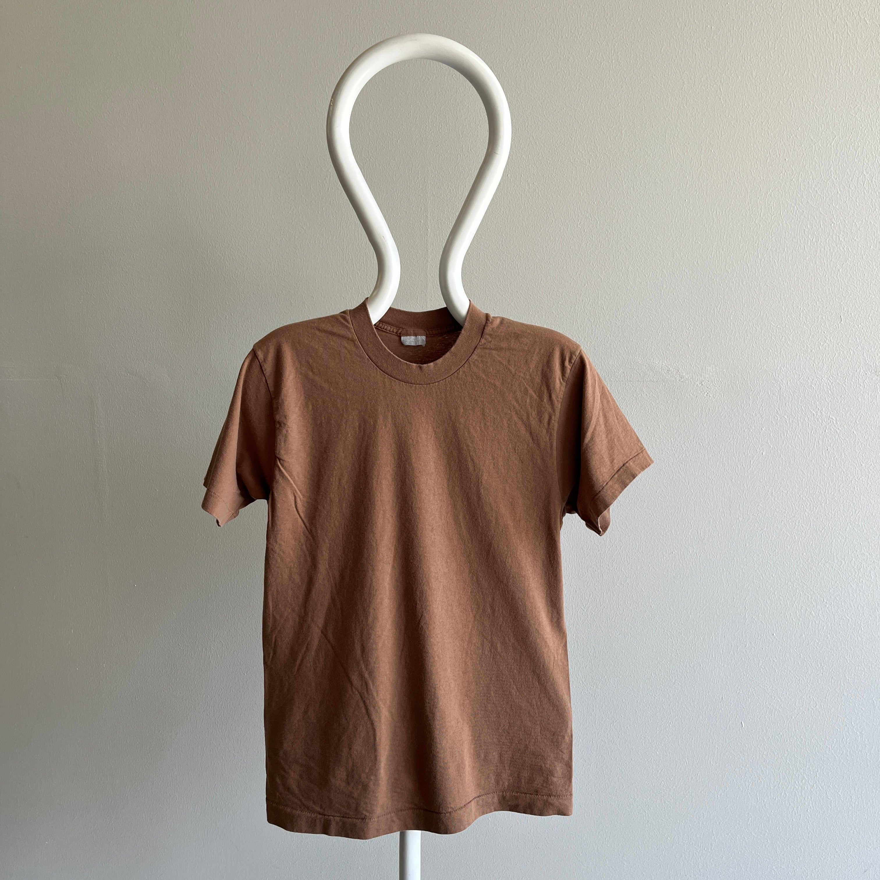 1980s Single Stitch Army Brown T-Shirt w Slim Fit