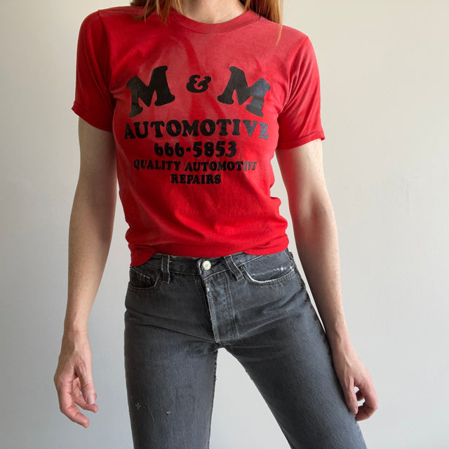 T-shirt teinté par le soleil M&amp;M Automotive des années 1980