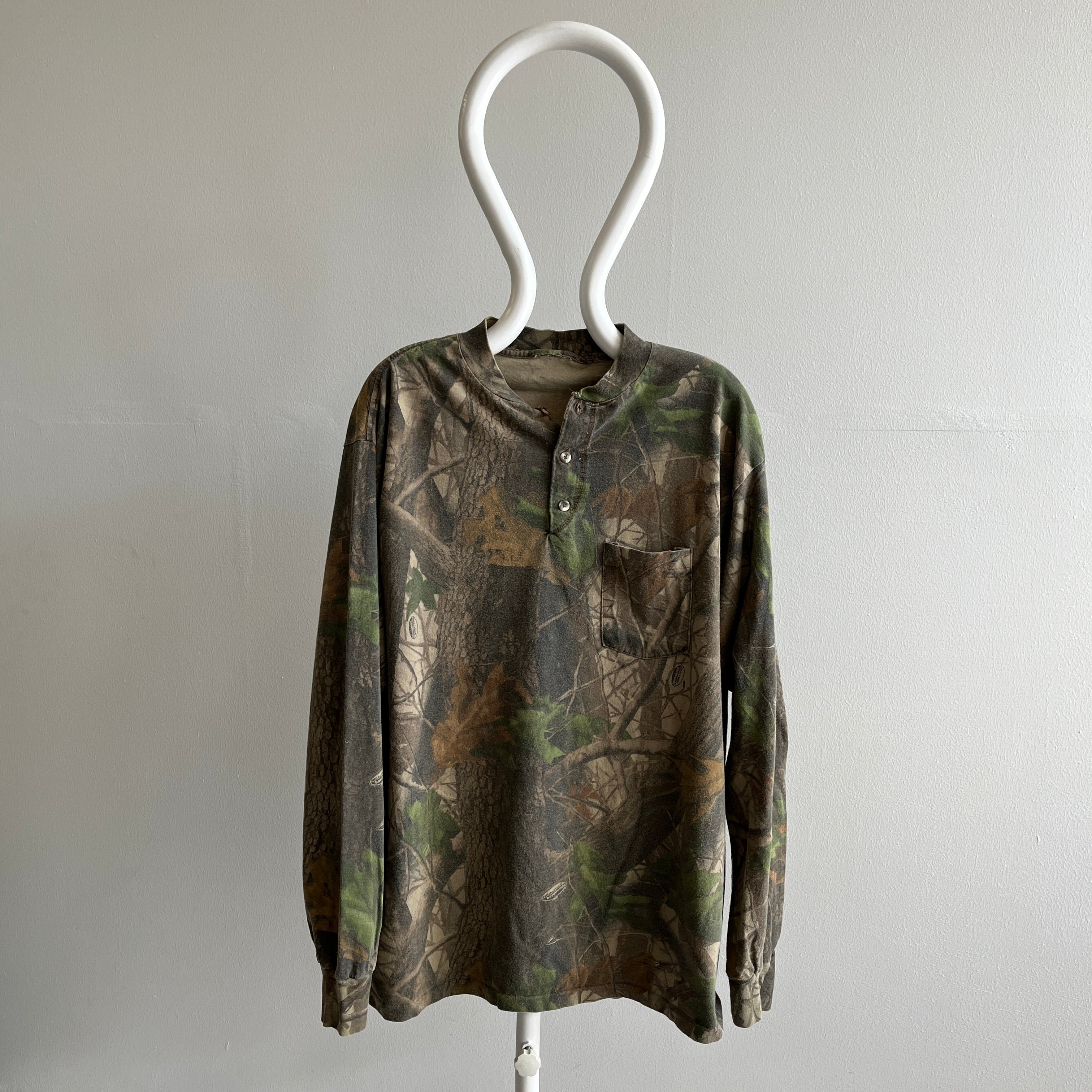 1980s Hunting Camo Chemise Henley en coton à manches longues