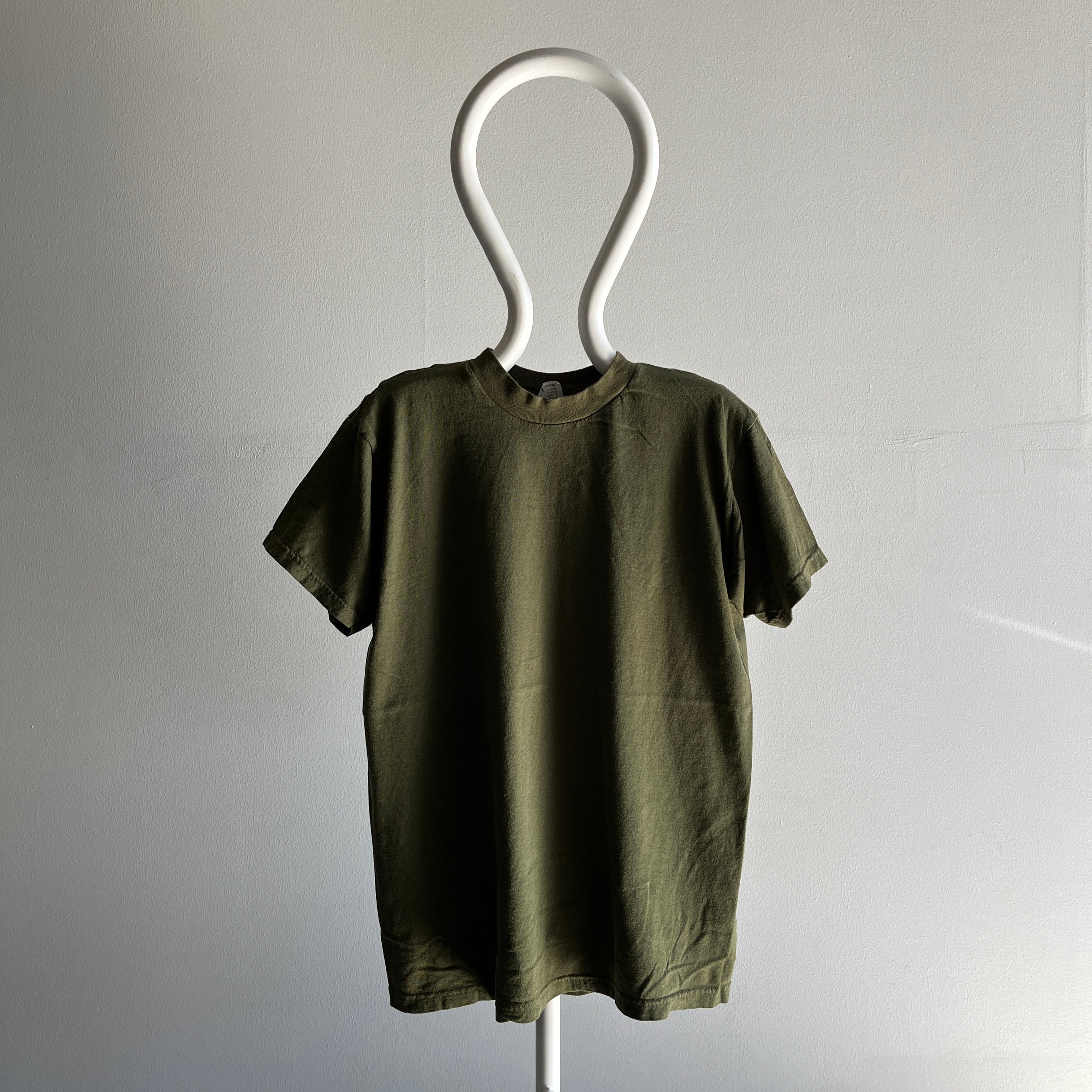 T-shirt vert armée des années 1990 fabriqué aux États-Unis