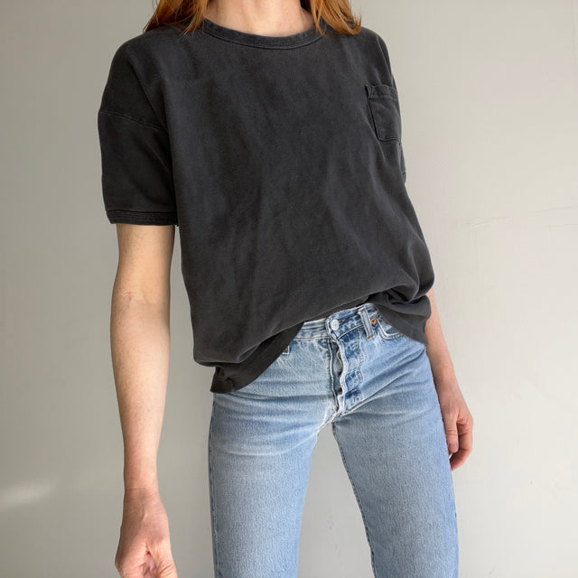 T-shirt en tricot de coton noir délavé vierge des années 1970 fabriqué en Chine - coupe cool
