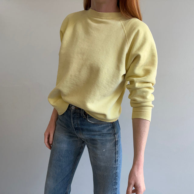 Sweat-shirt doux de poids moyen jaune délavé et taché des années 1970