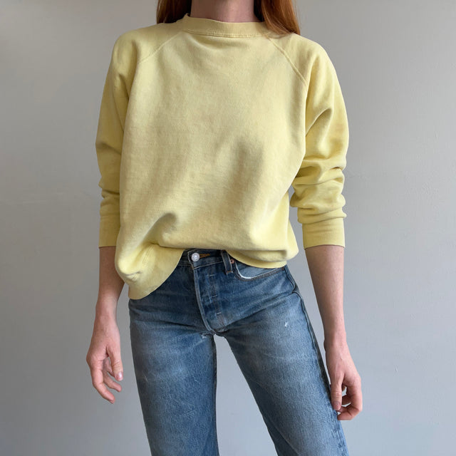 Sweat-shirt doux de poids moyen jaune délavé et taché des années 1970